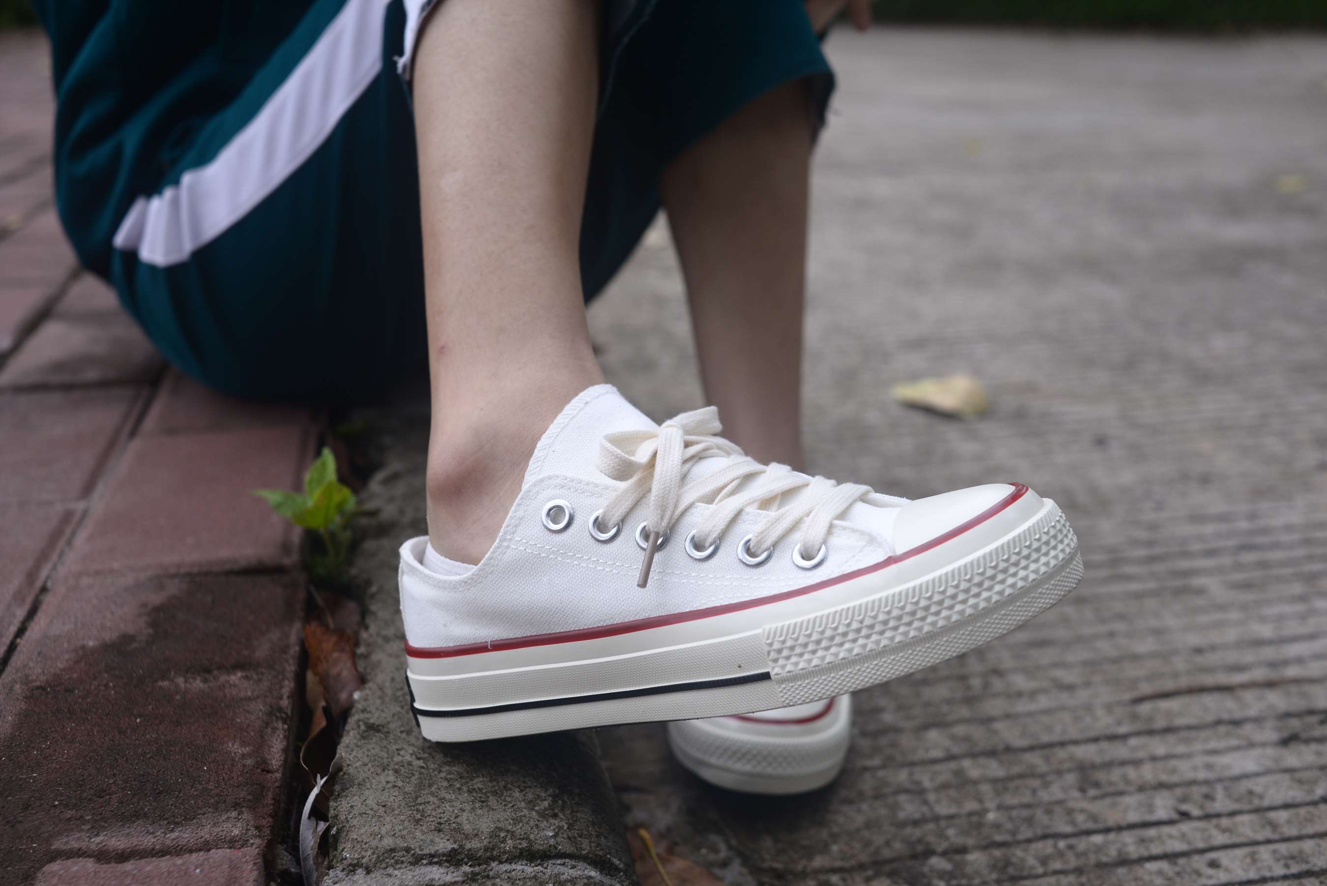 《学妹校服帆布鞋の棉袜脚》作品图