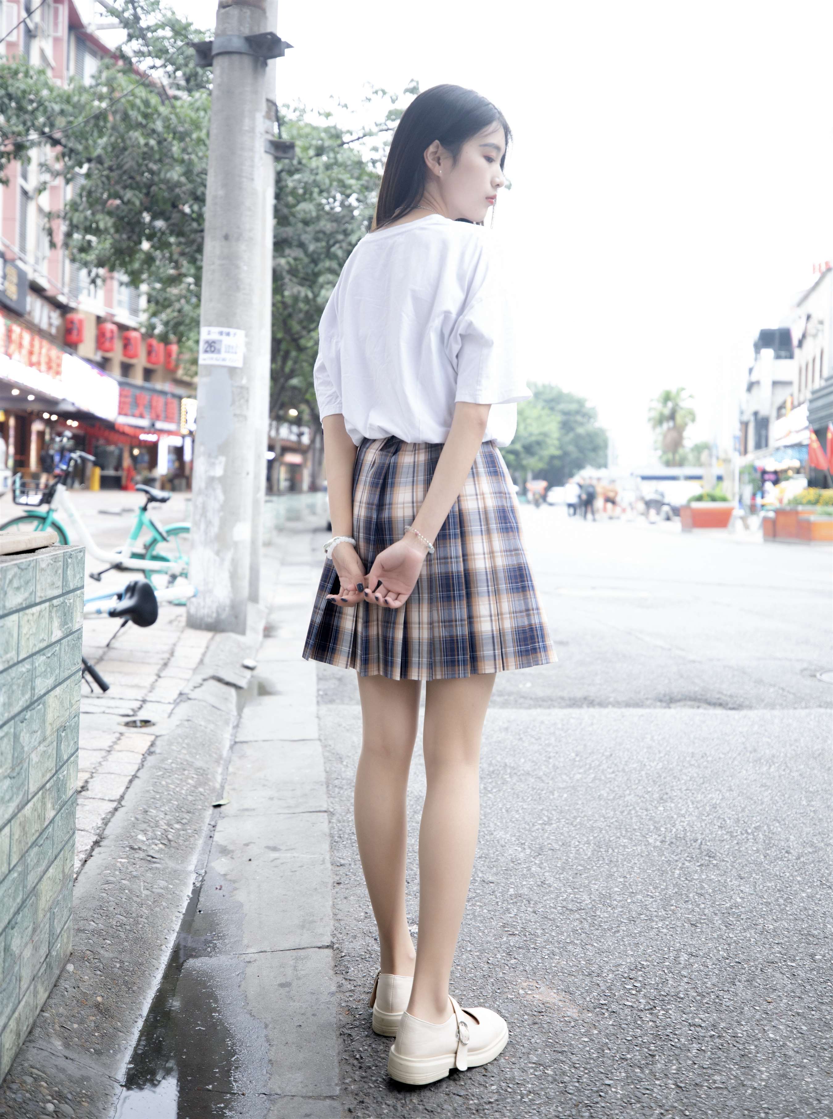 《百褶裙の肉丝脚丫》作品图