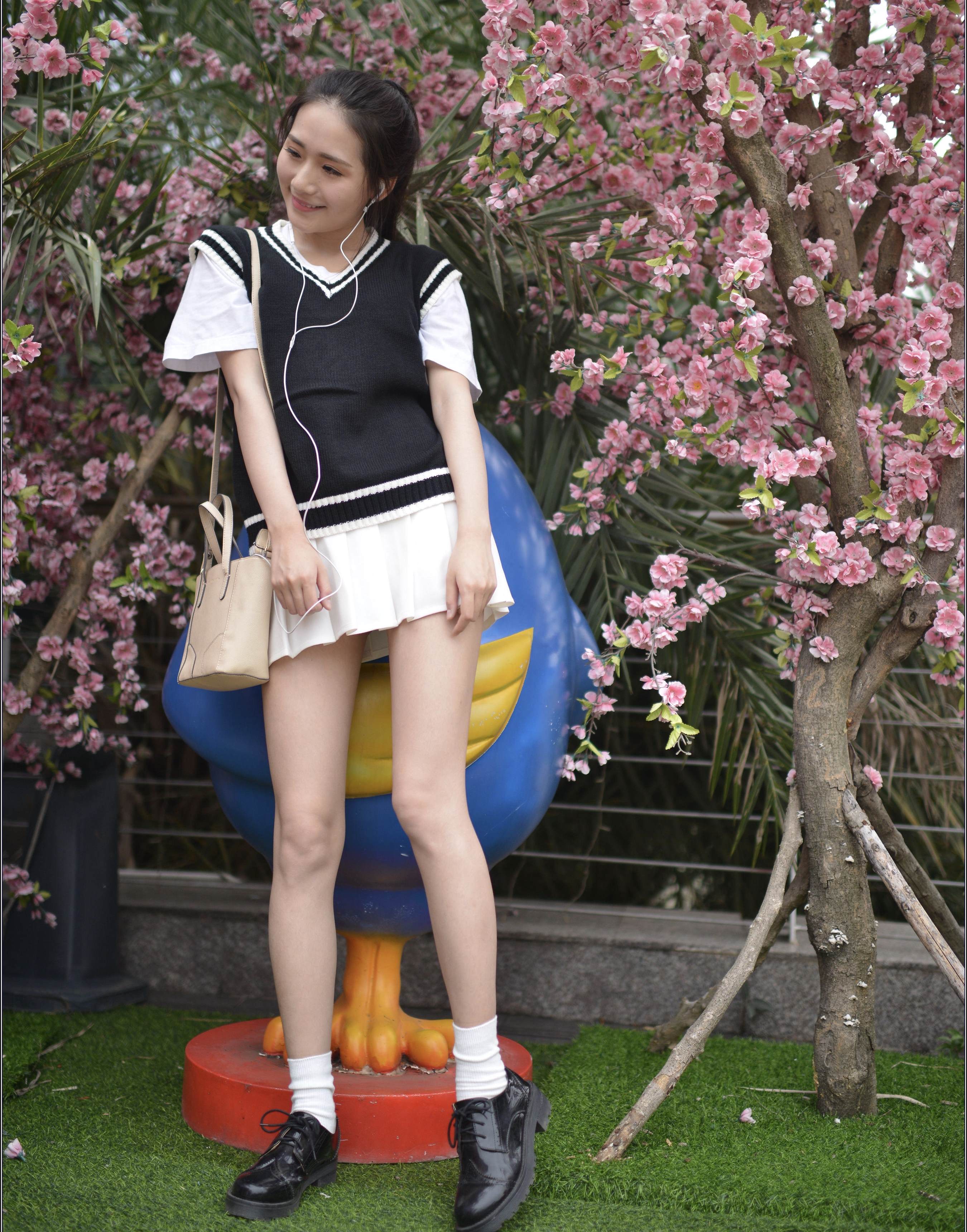 《皮鞋の棉套丝脚丫》作品图