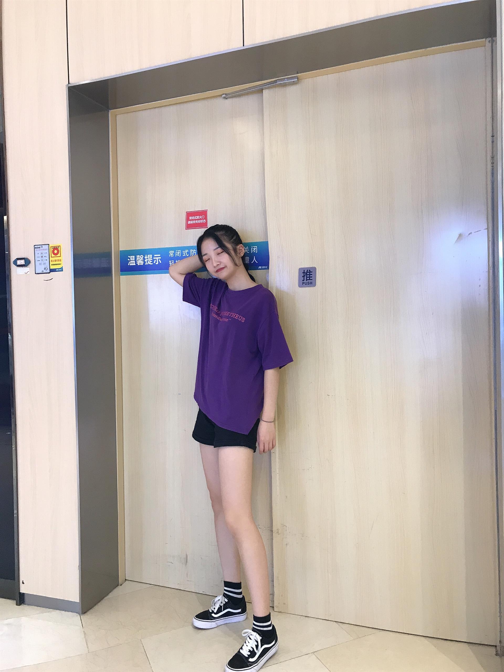 《商场越拍帆布鞋棉袜の裸足脚丫+5个视频》作品图