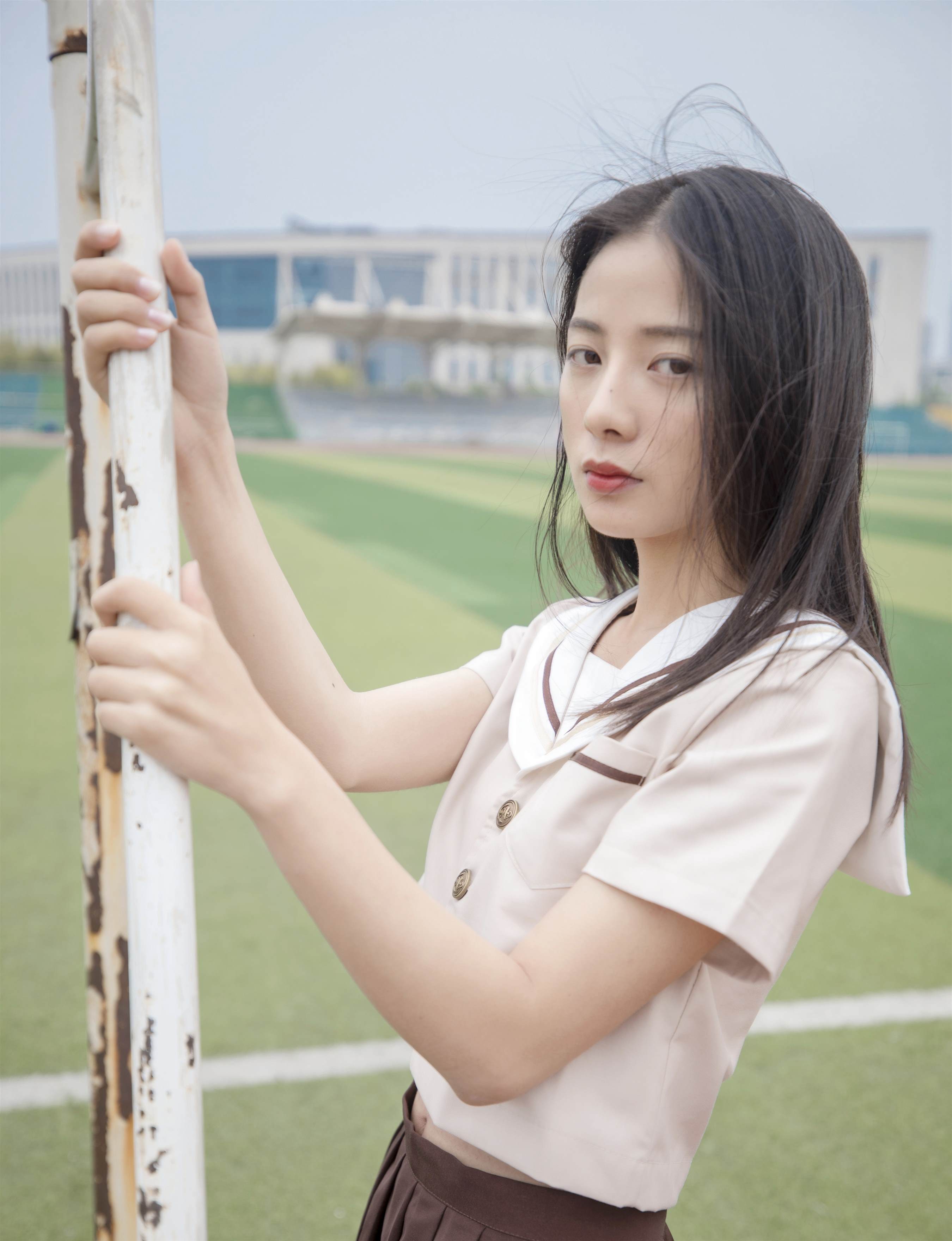 《学院里黑丝学姐》作品图