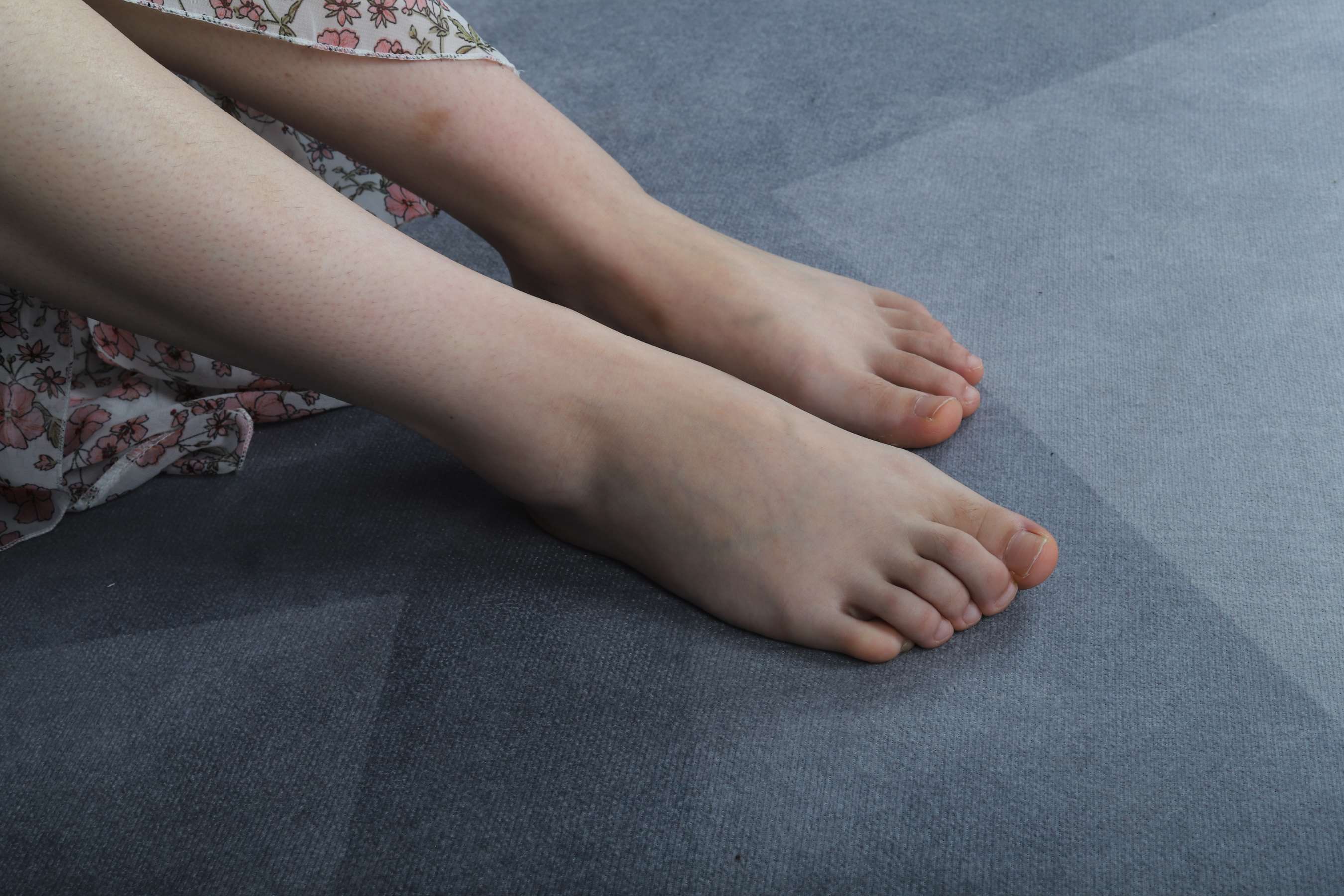 《女大学生巧巧秀美嫩小脚》作品图