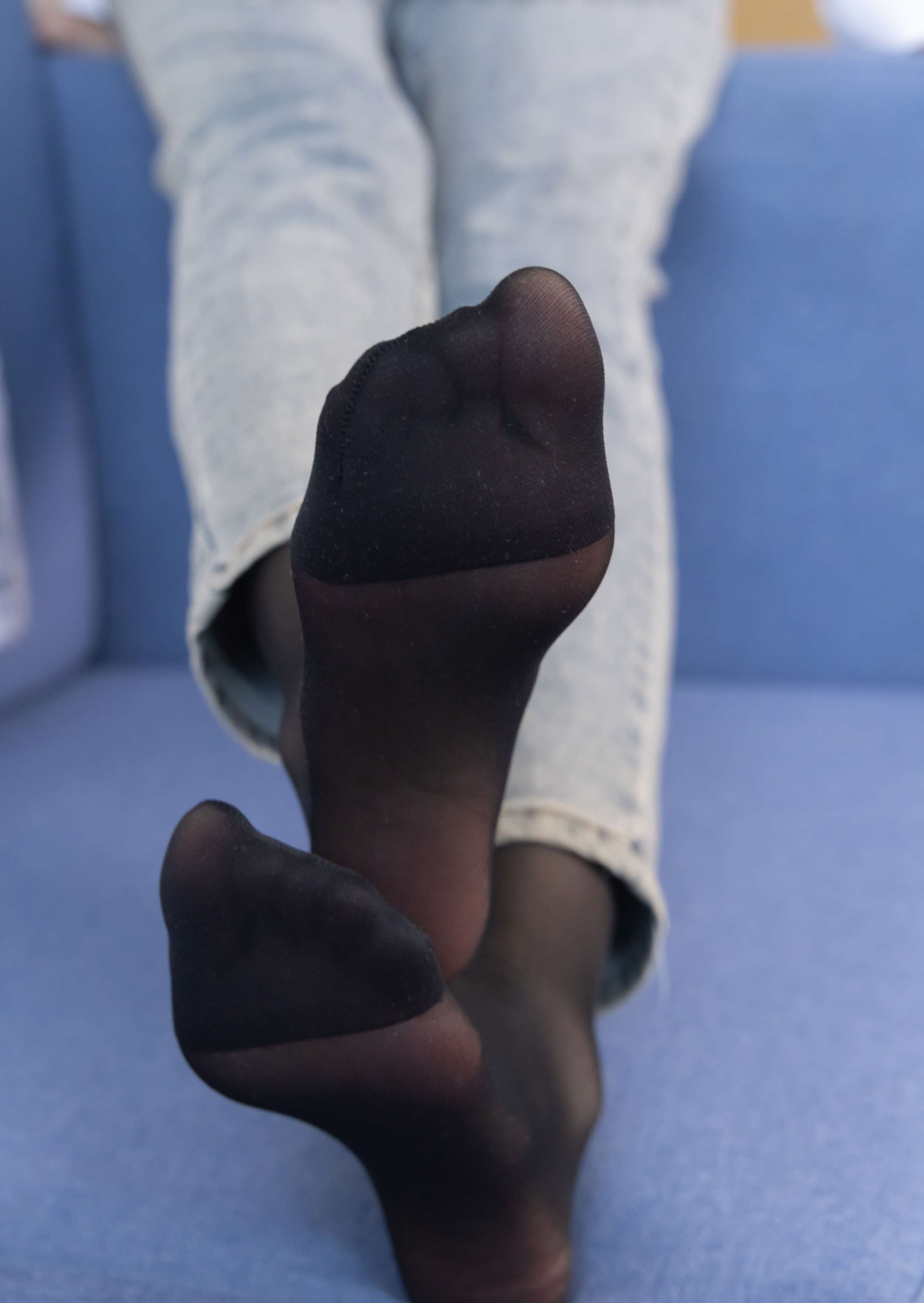 《稚予-高跟裤里丝の裸足》作品图