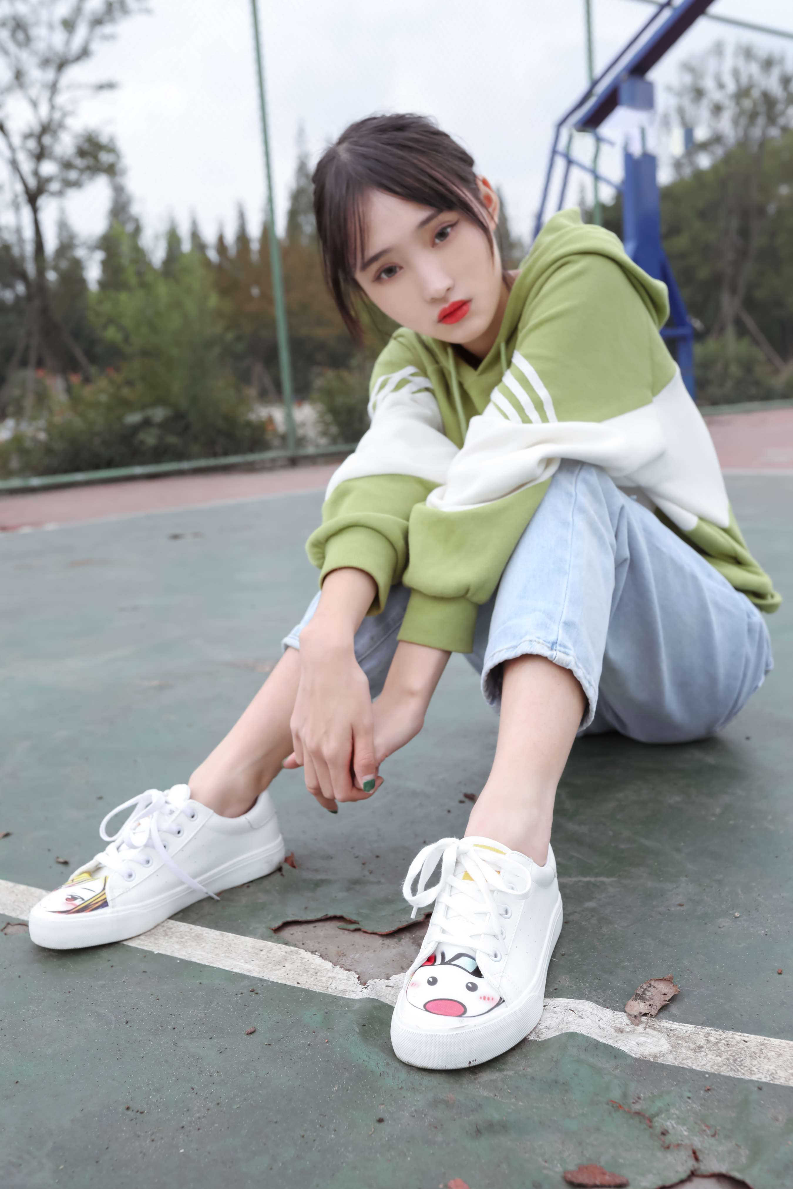 《茜茜运动场展脏棉袜脚》作品图