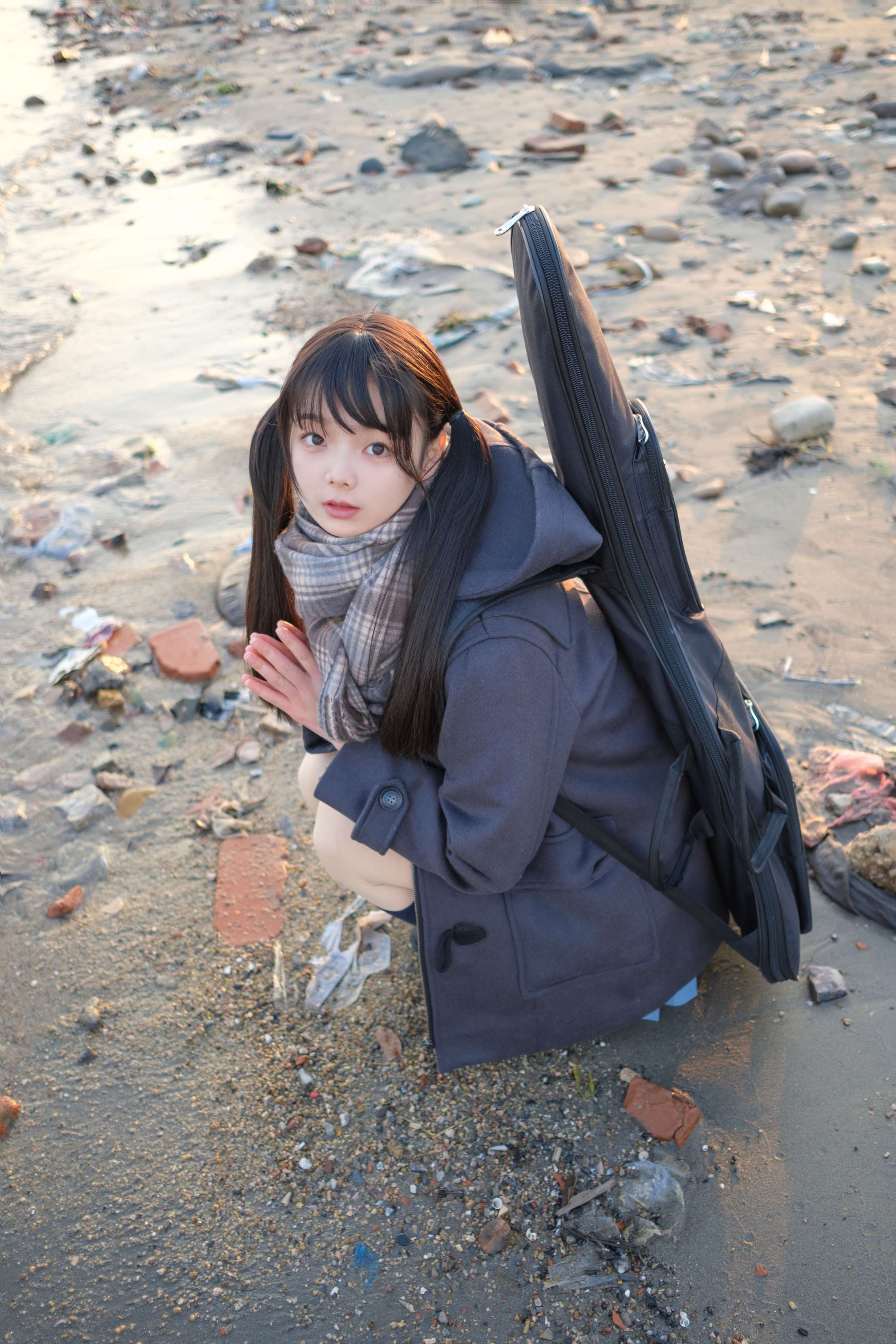 《吉他少女》作品图