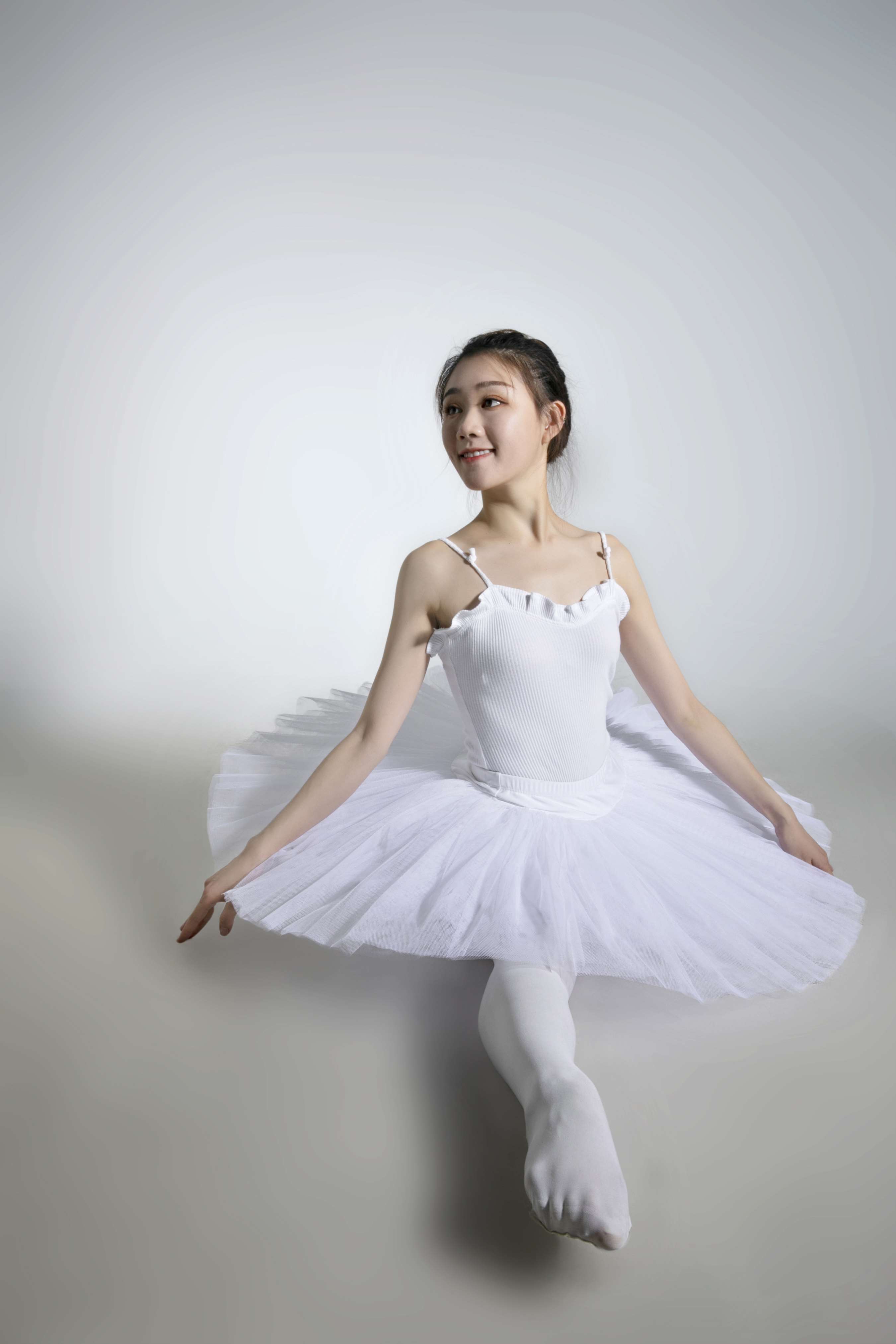 《琪琪练舞服》作品图