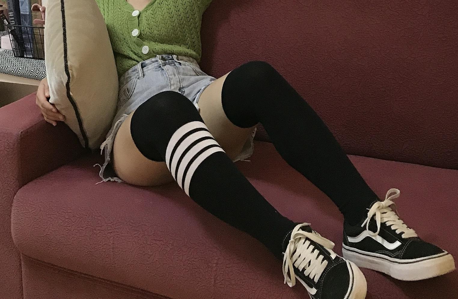 《学妹来家做客》作品图