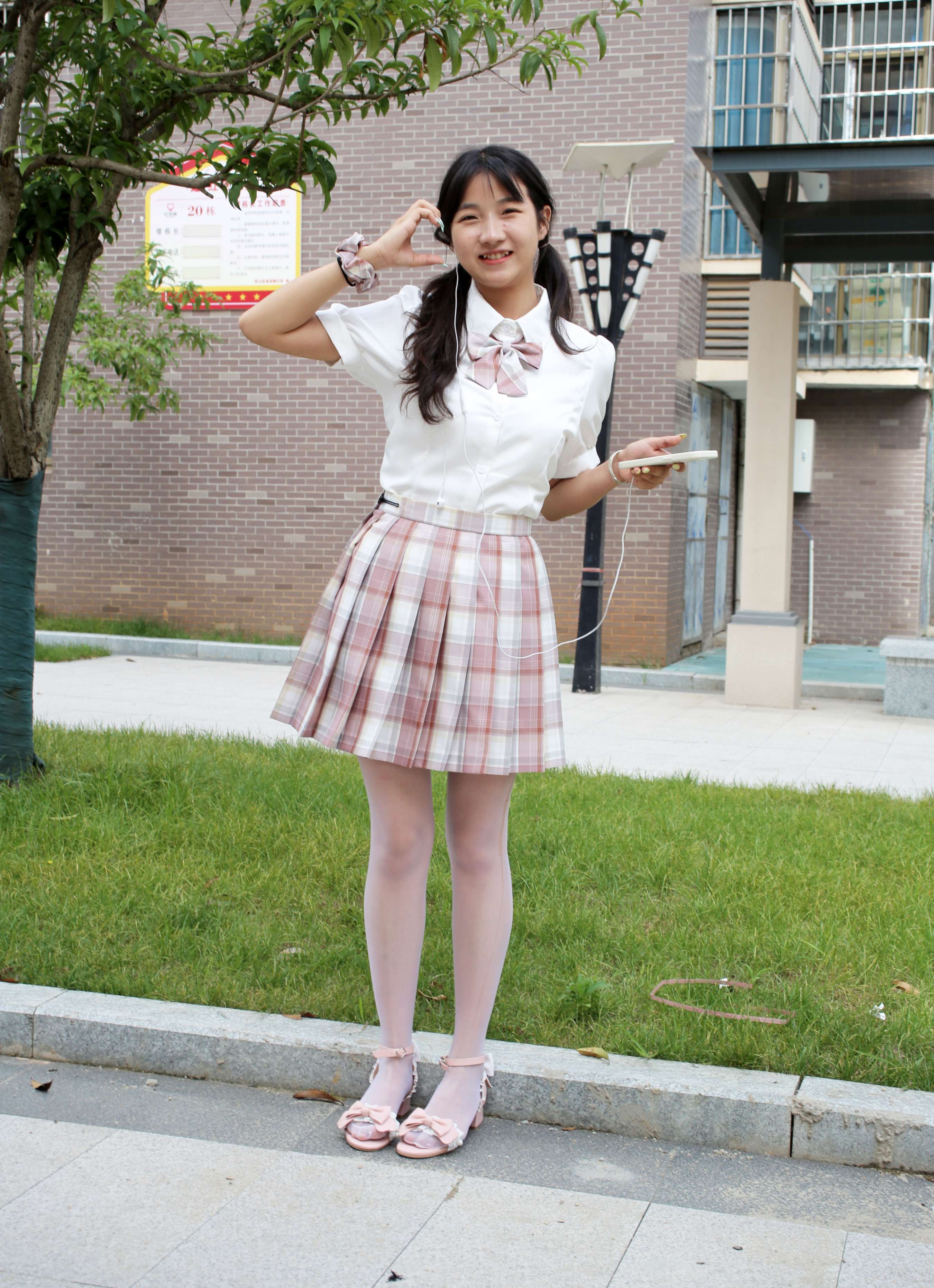 《点点 优雅自然》作品图