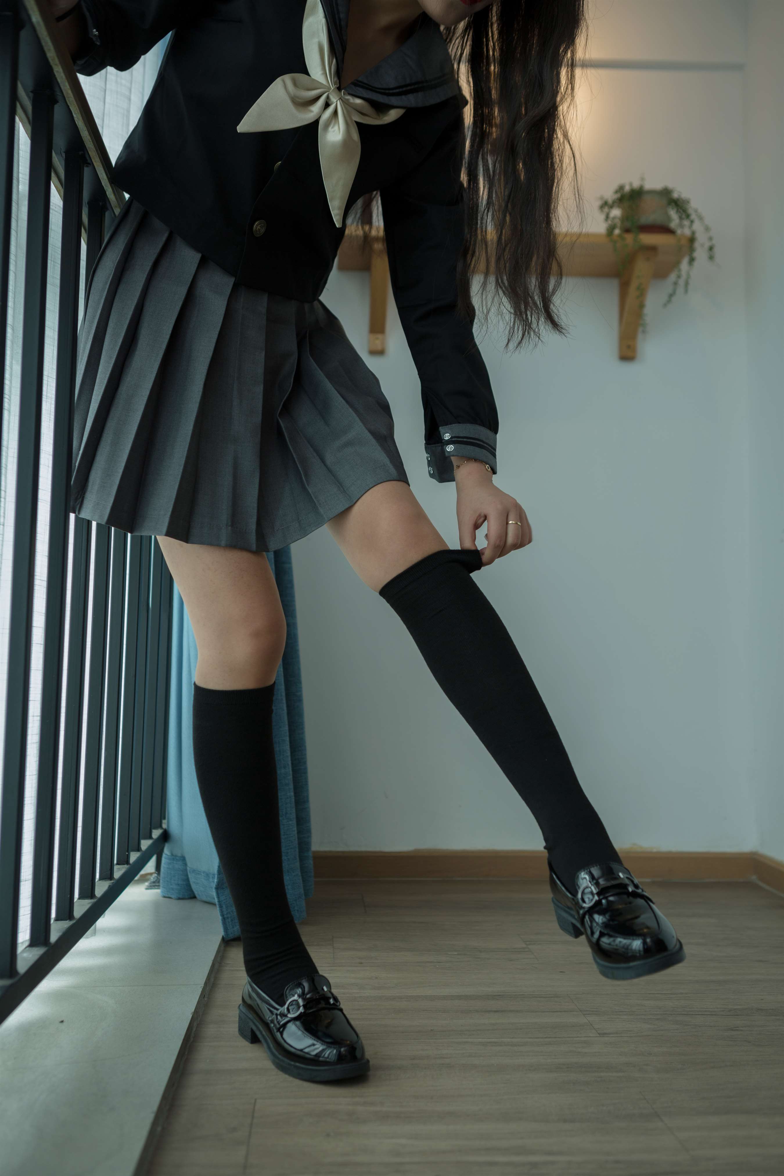 《JK制服皮鞋の长黑袜》作品图