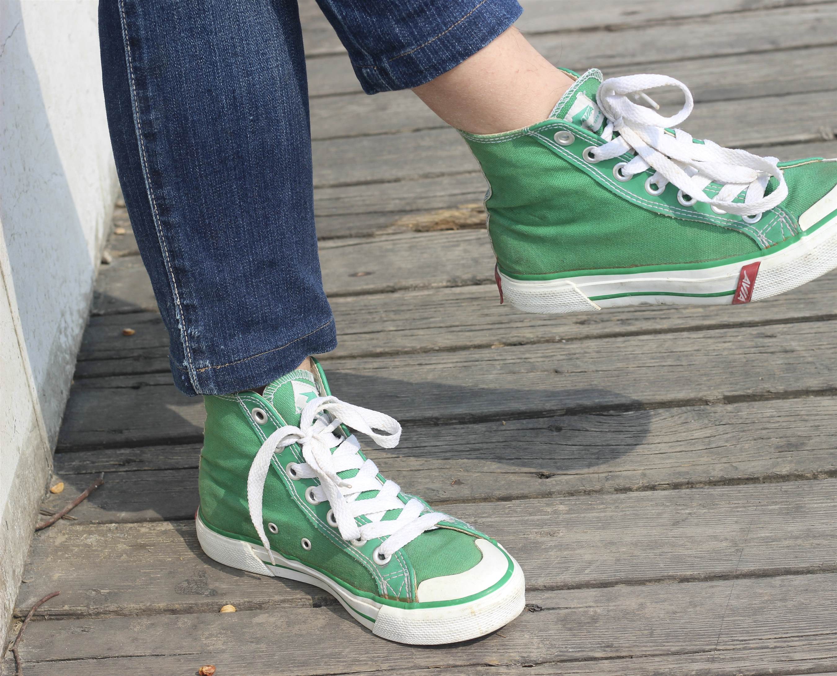 《学妹船袜脚の带脱穿袜过程》作品图