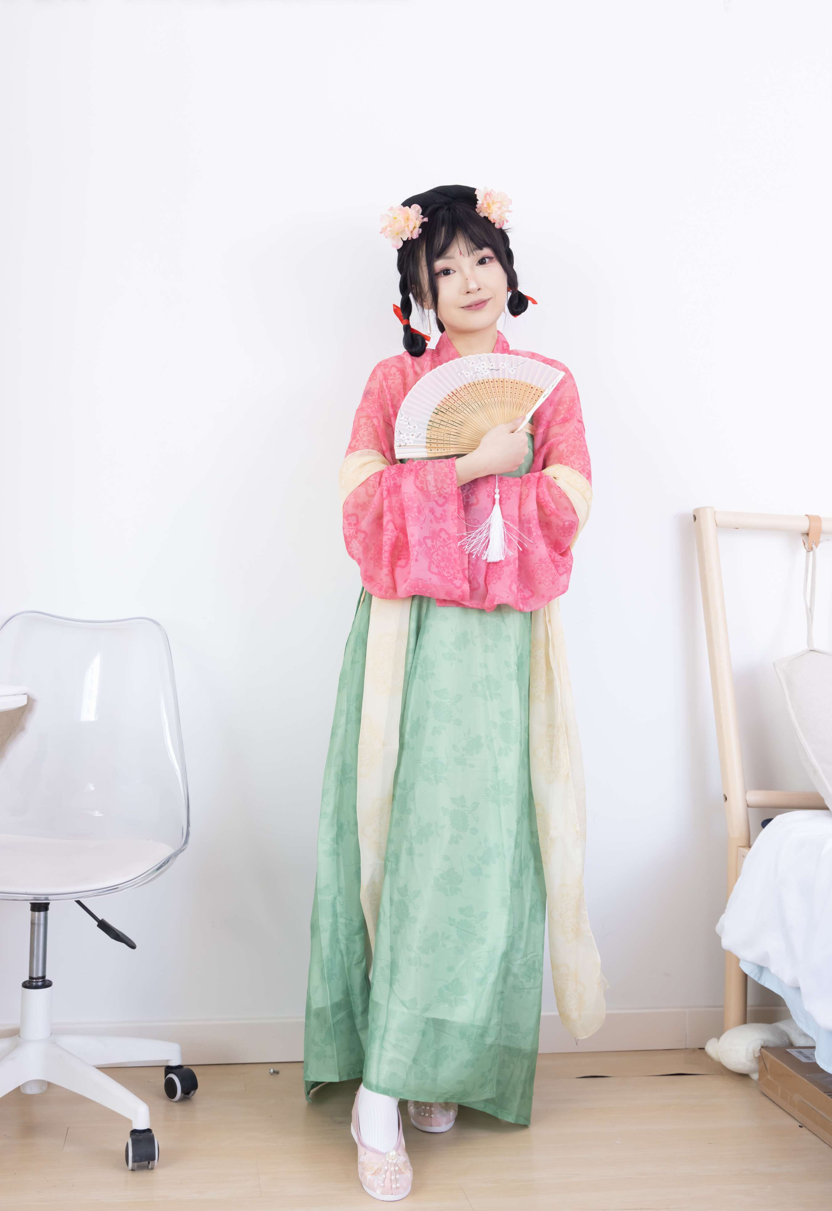 《嘟嘟-布鞋、白棉袜、古装、半脱袜子》作品图