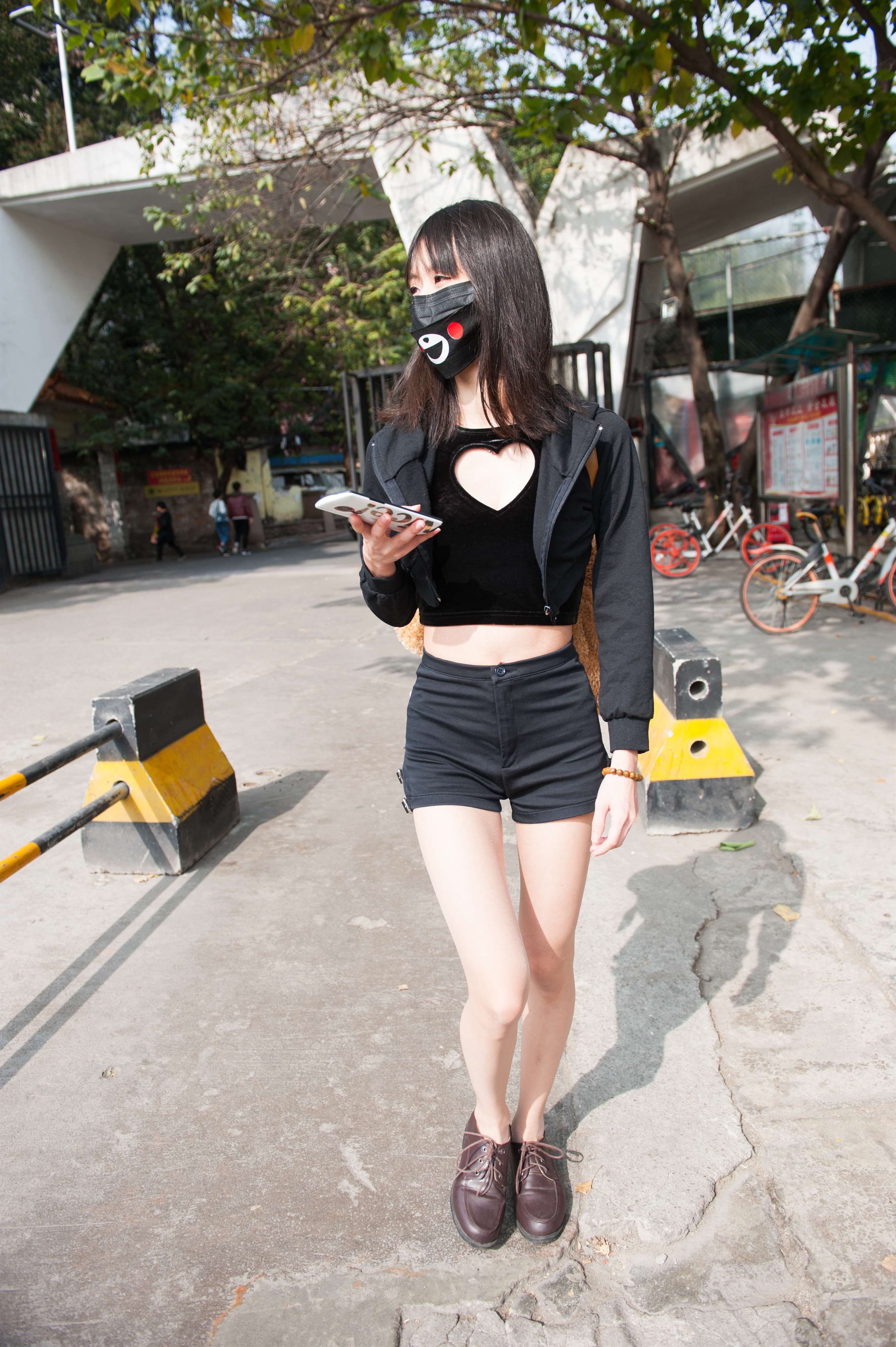 《热裤の肉丝脚》作品图