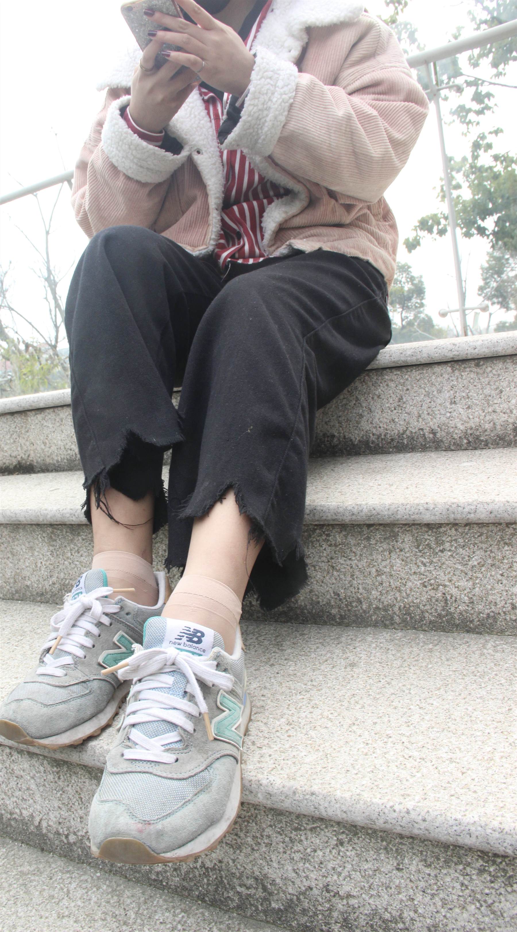 《新百伦丝袜脚の脱袜全程+【视频1个百度网盘下载】》作品图