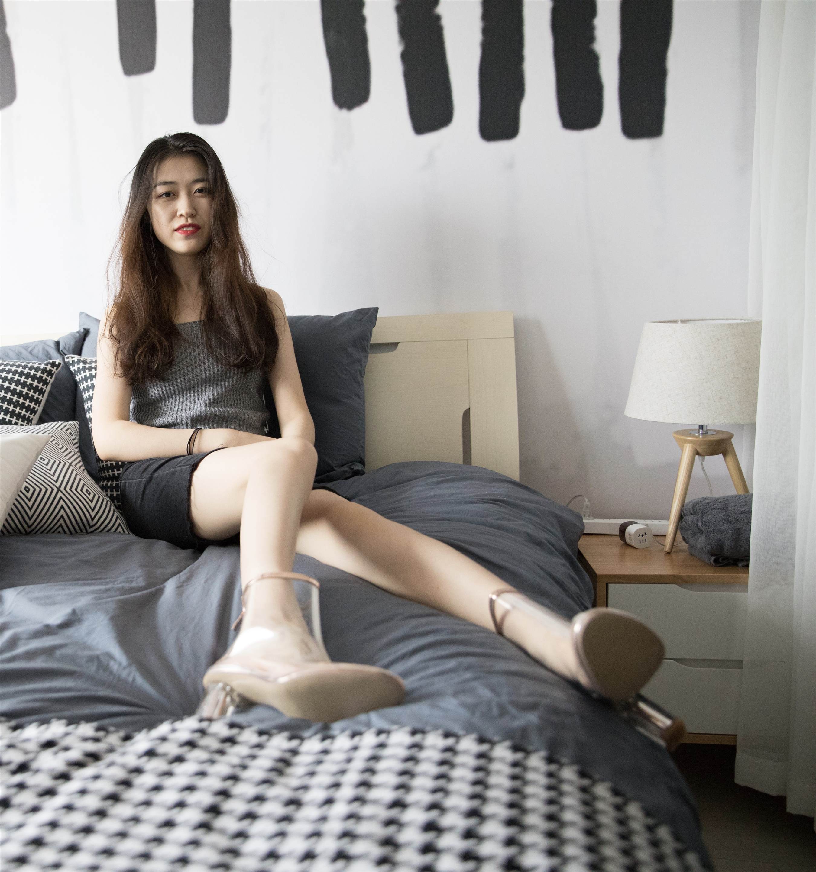 《透明粗高跟の赤足脚丫+视频1个》作品图