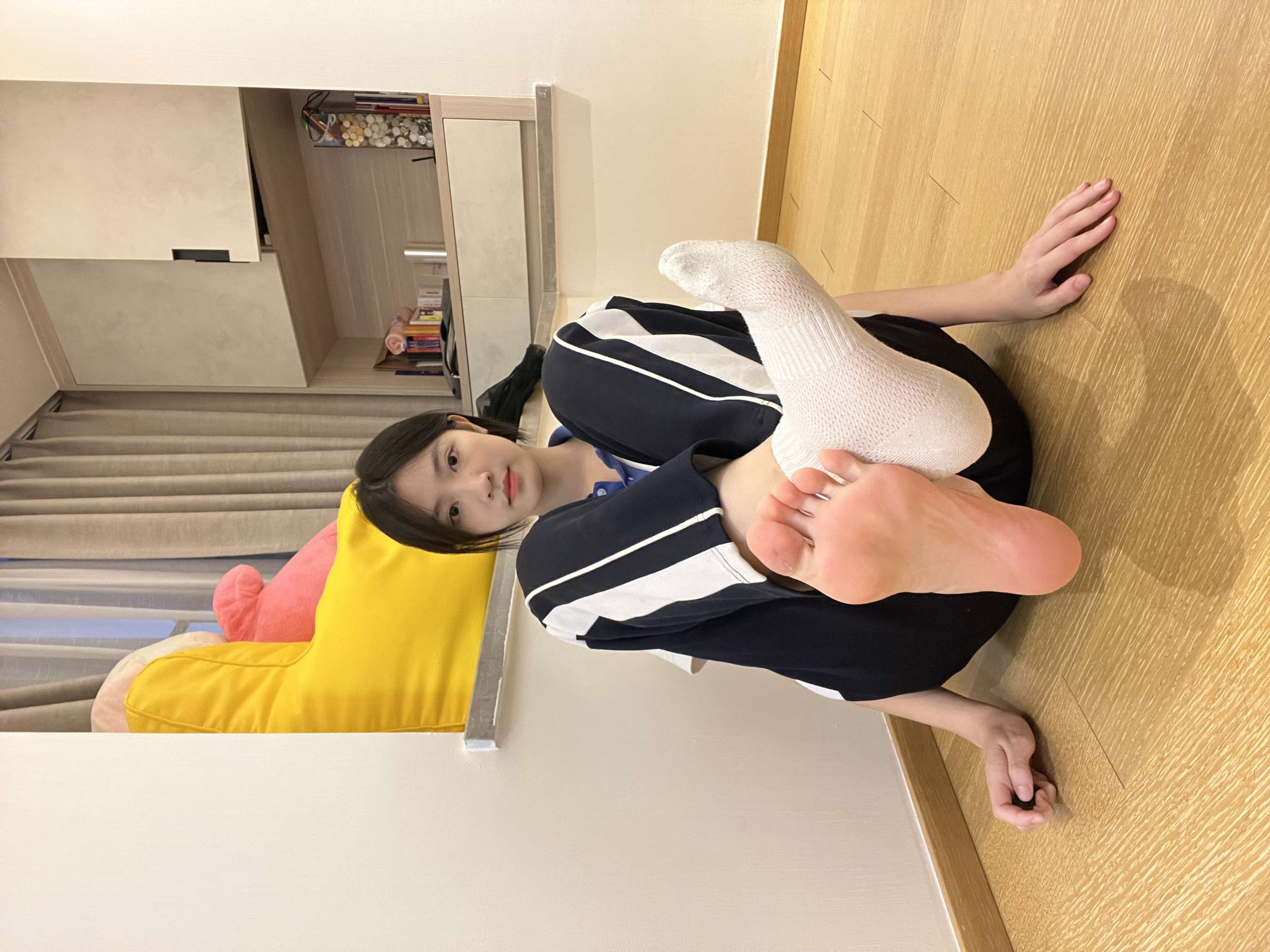 《真实大二妹子居家自拍嫩脚》作品图