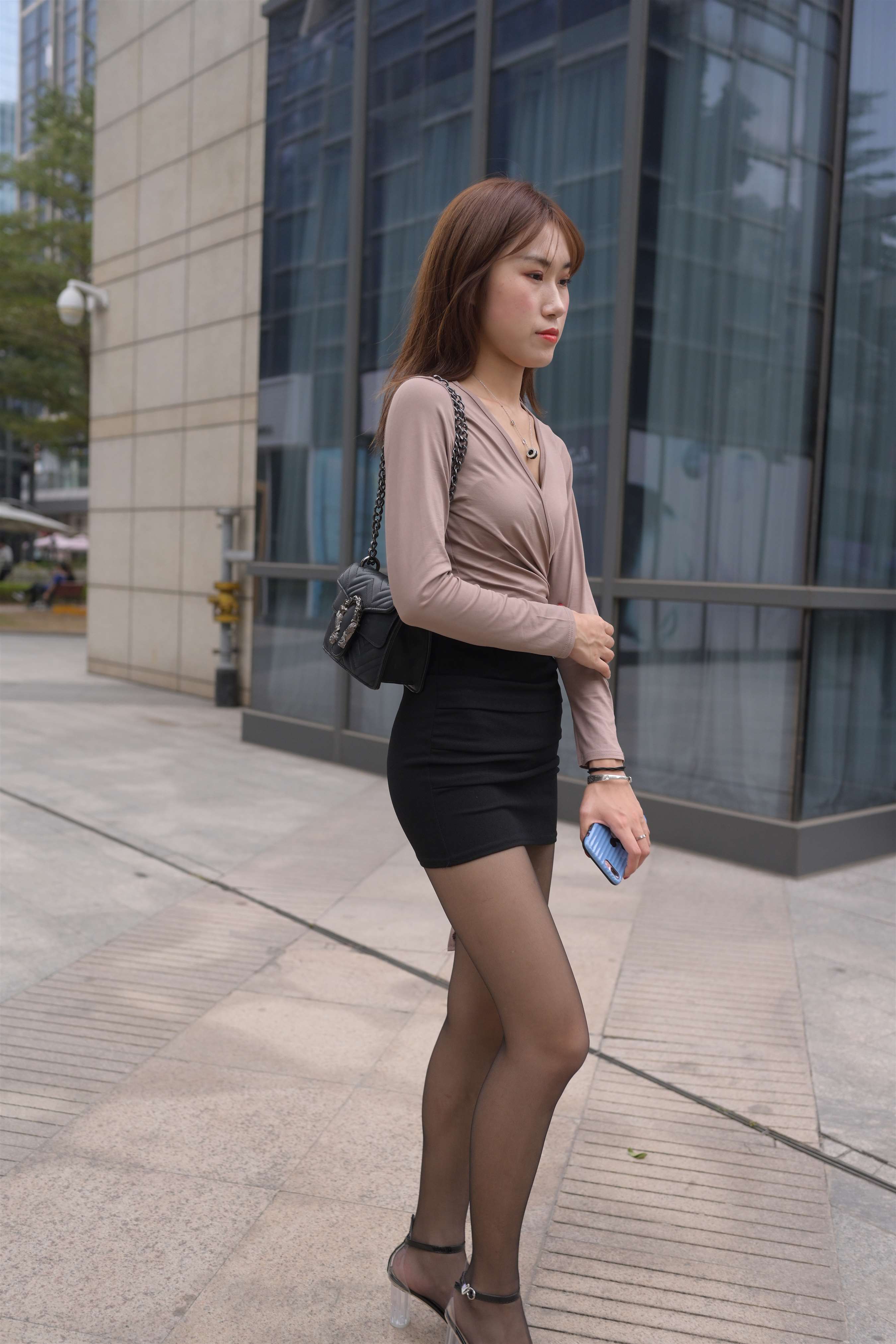 《包臀裙の黑丝脚》作品图