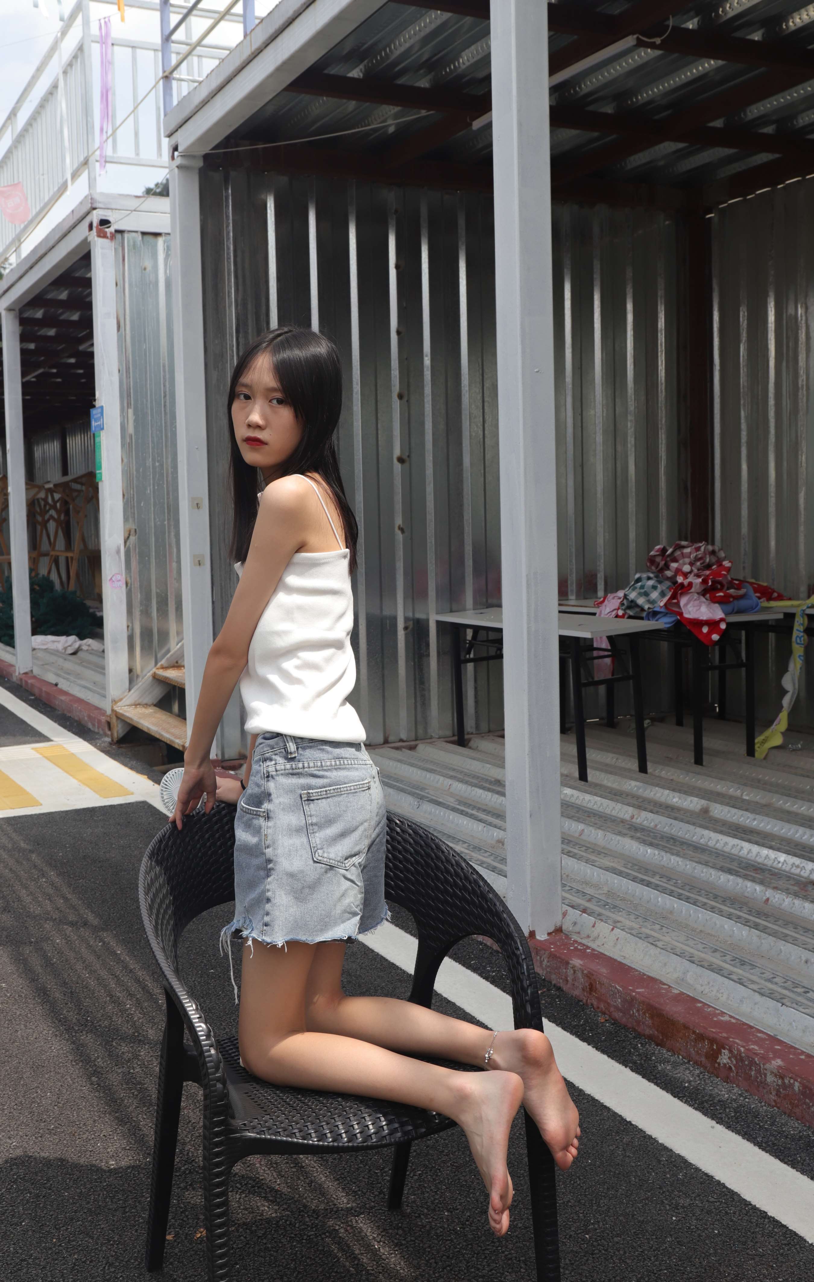 《终于哄得表妹拍了套吊带脚丫图 第二套》作品图