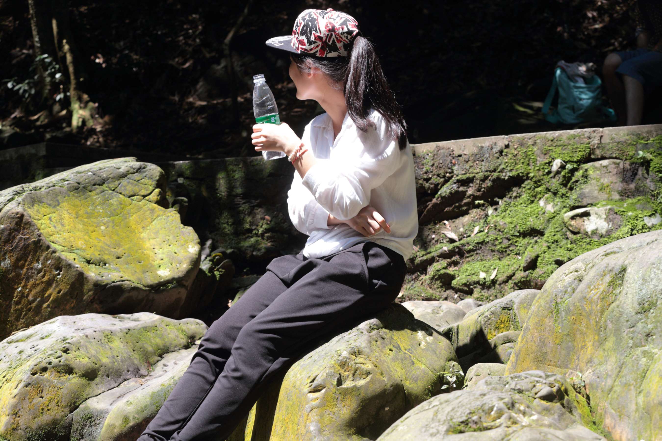 《18岁青春少女粉船袜运动鞋》作品图