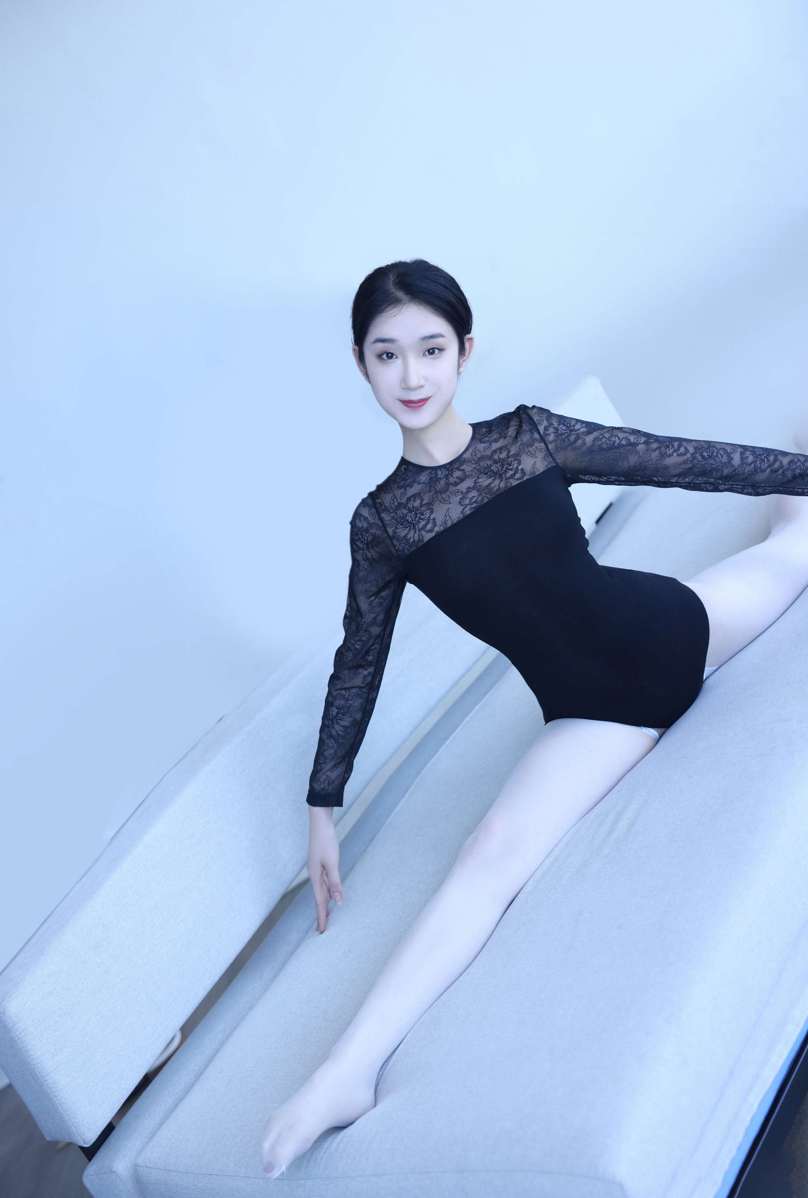 《姗姗练舞服の丝足》作品图