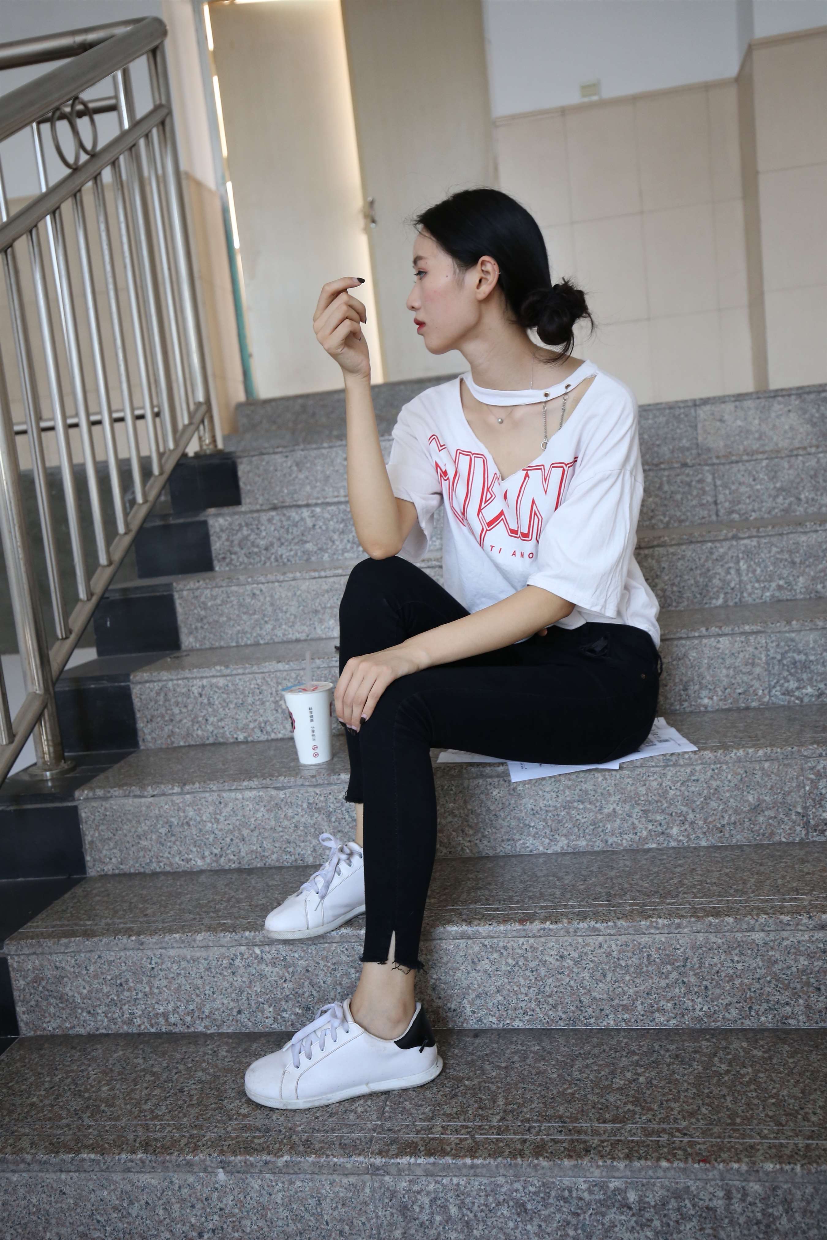 《学姐板鞋の船袜脚丫【视频1个网盘下载】》作品图