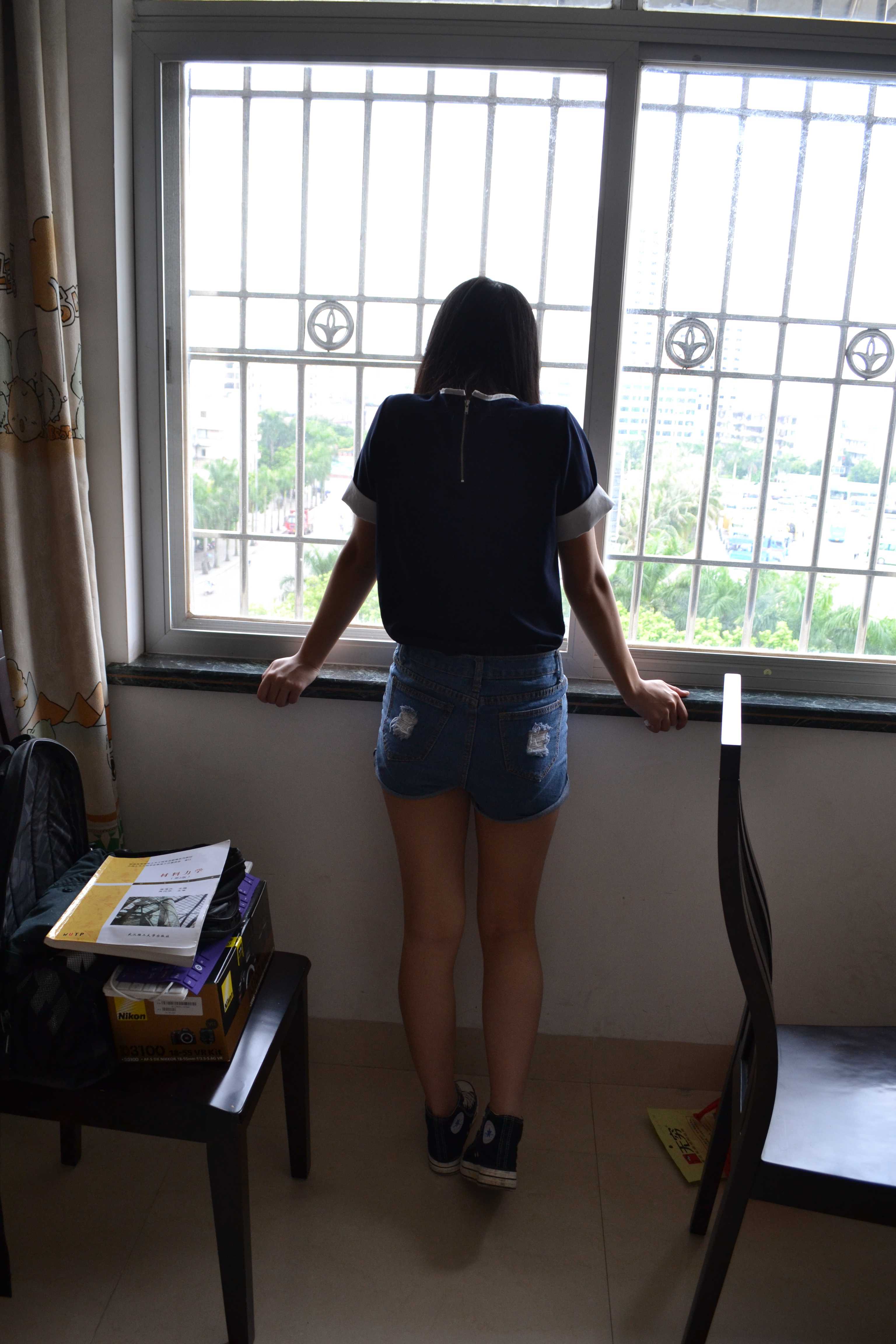 《热裤学妹来做客》作品图