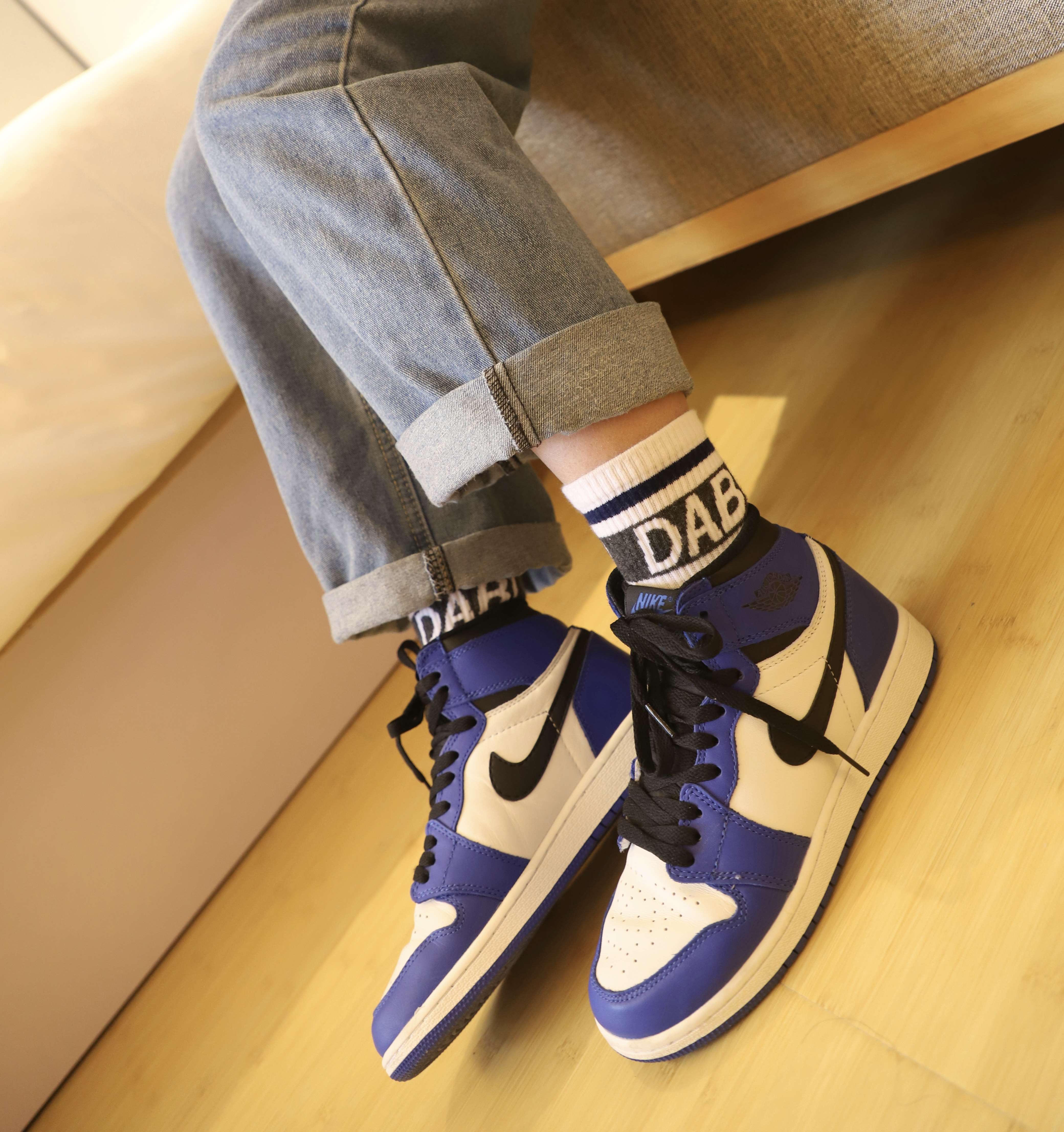 《牛仔の球鞋棉袜脚》作品图