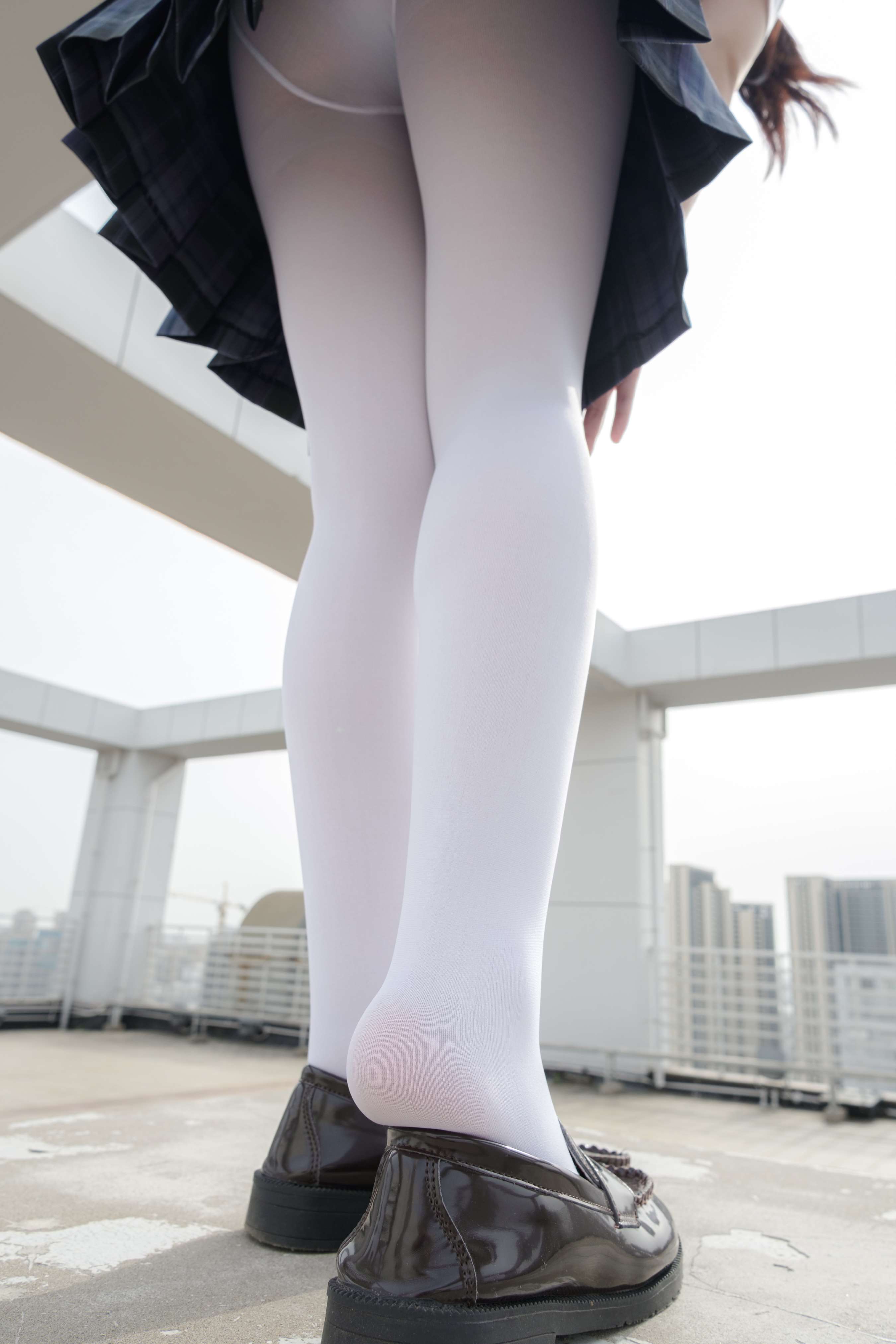 《小夜白丝脚丫》作品图