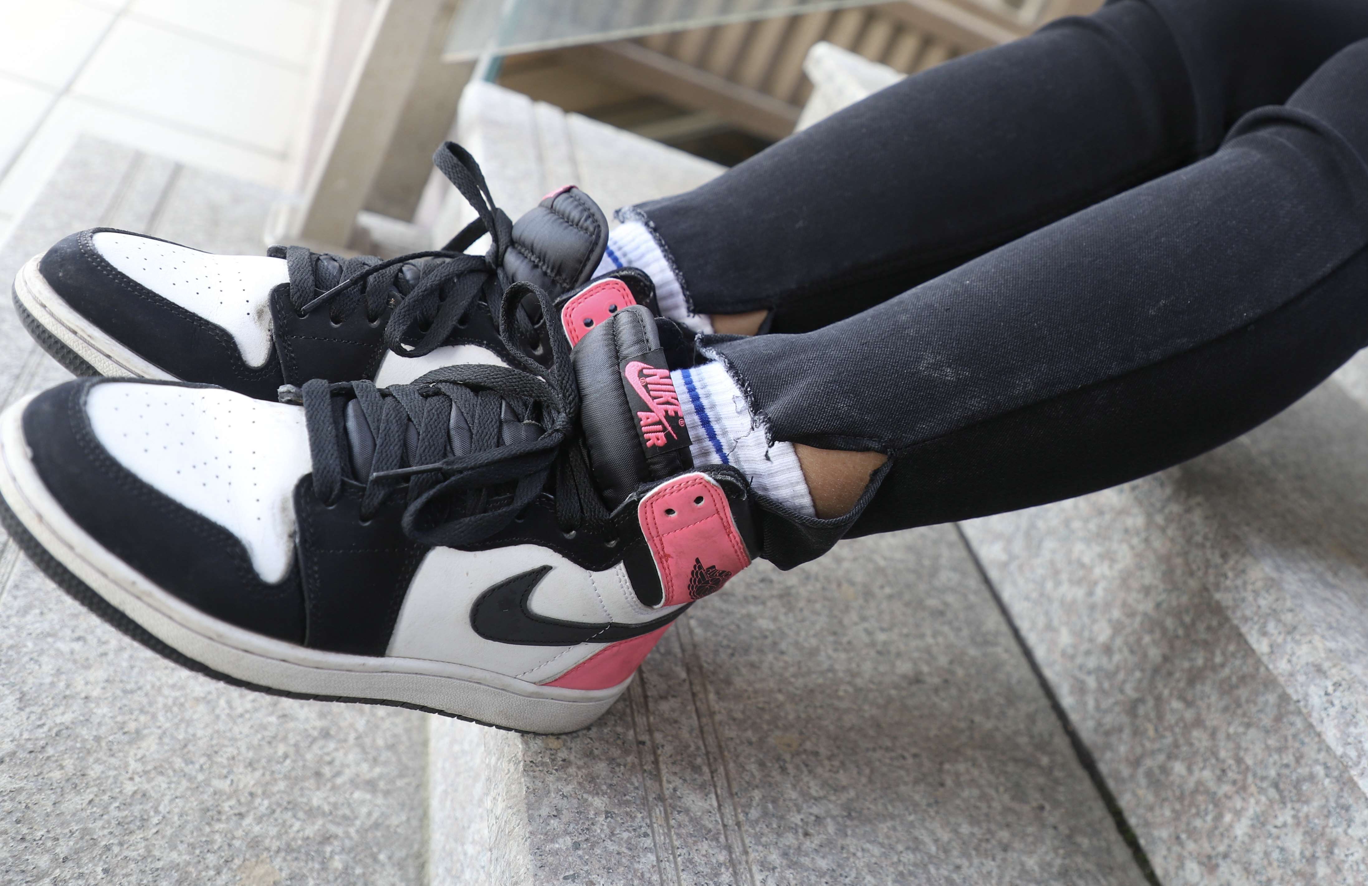 《休闲裤の球鞋白棉袜脚》作品图