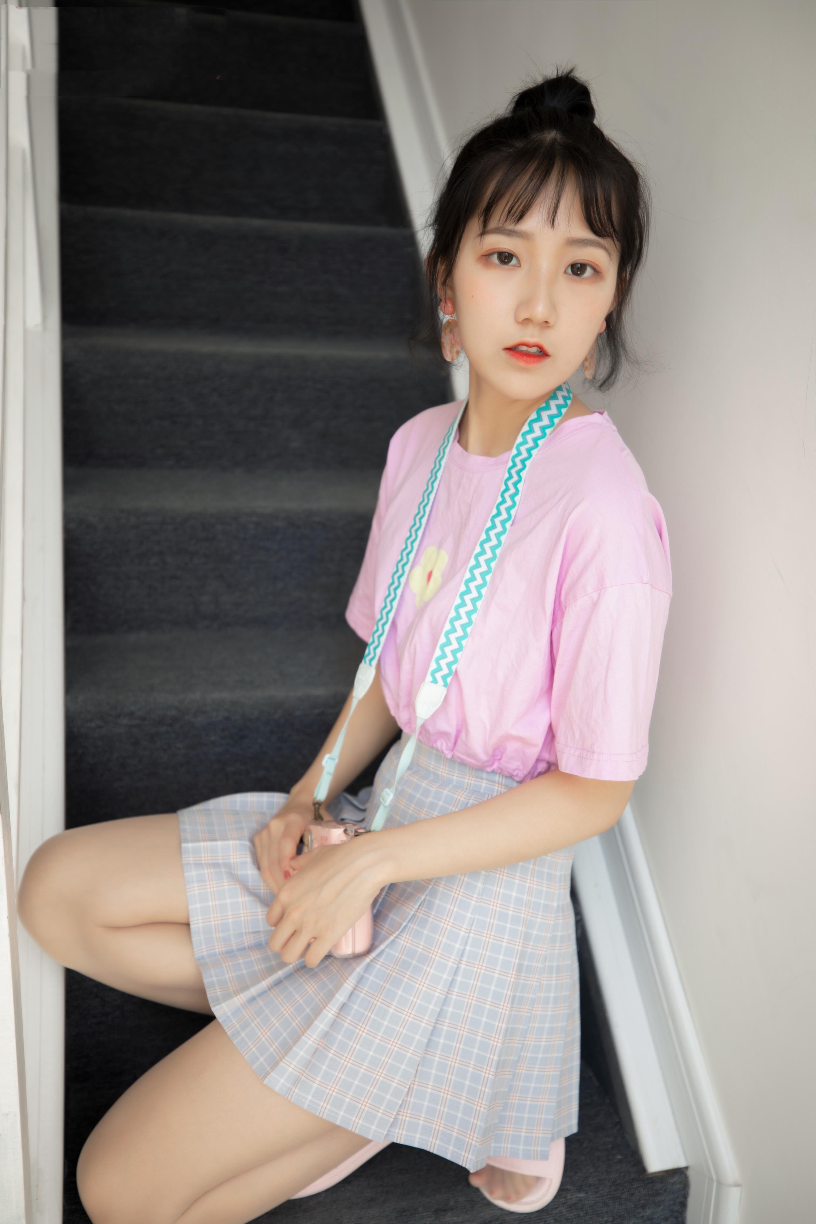 《凉拖丝袜脚丫》作品图