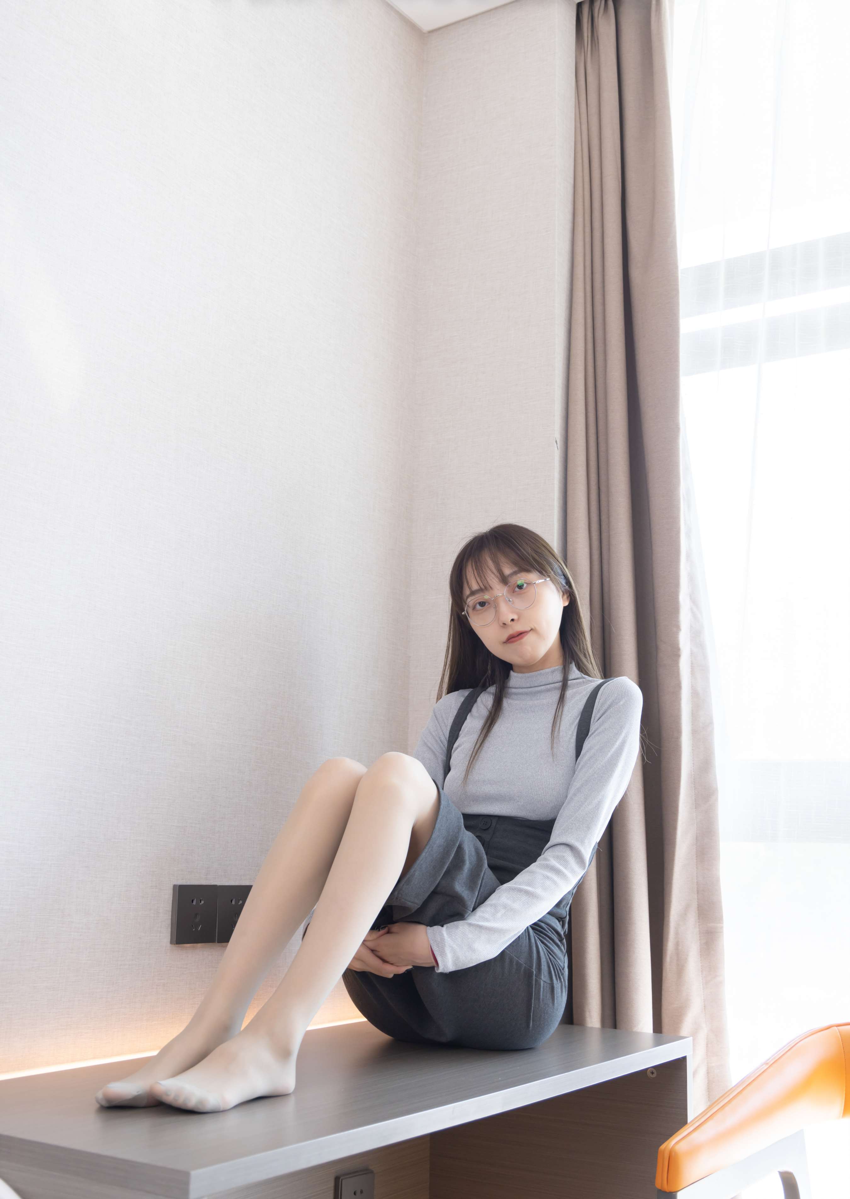 《稚予 丝足の裸足踩奶油蛋糕》作品图