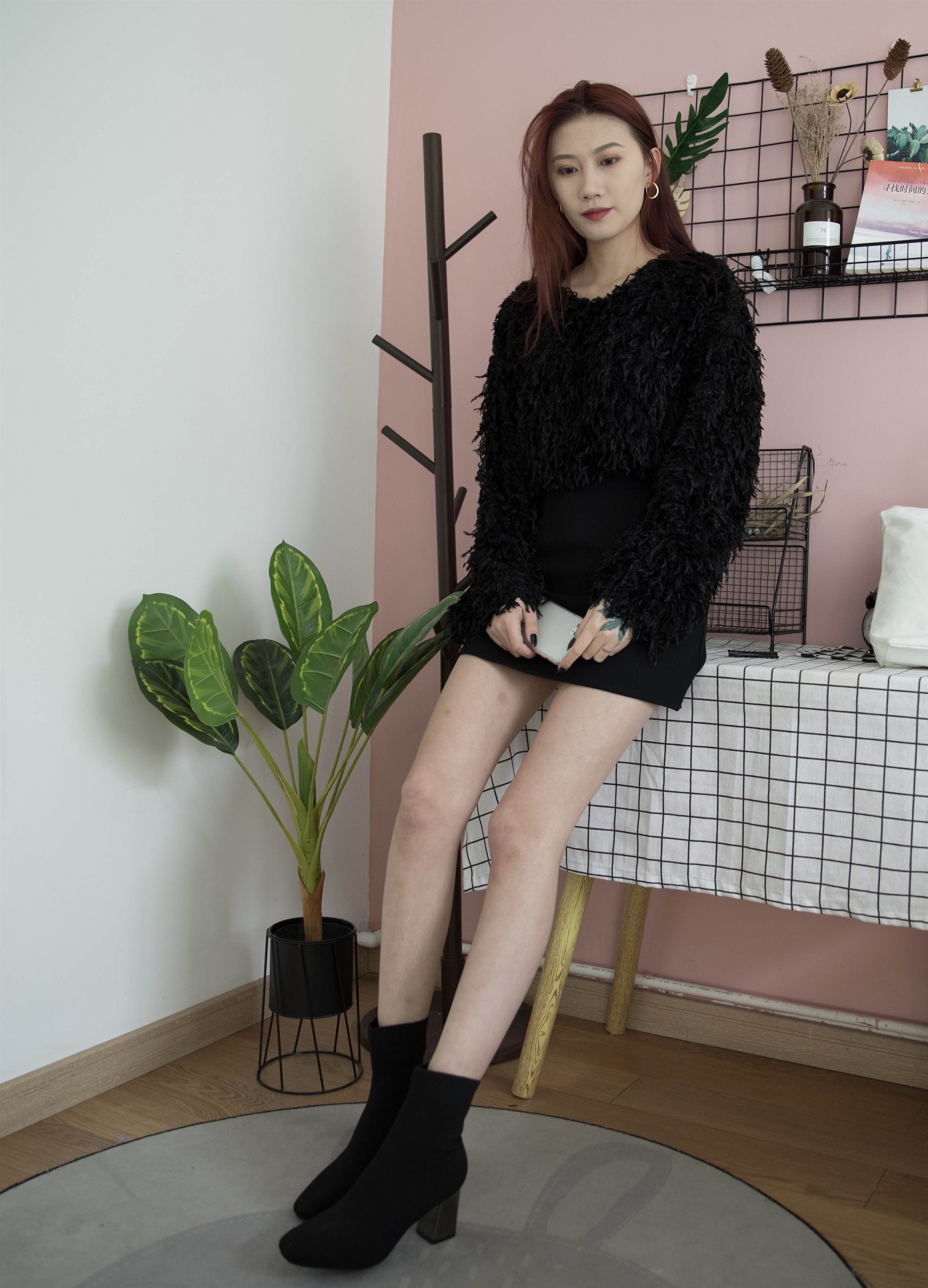 《长腿の短靴高跟棉袜脚【花絮1个网盘下载】》作品图