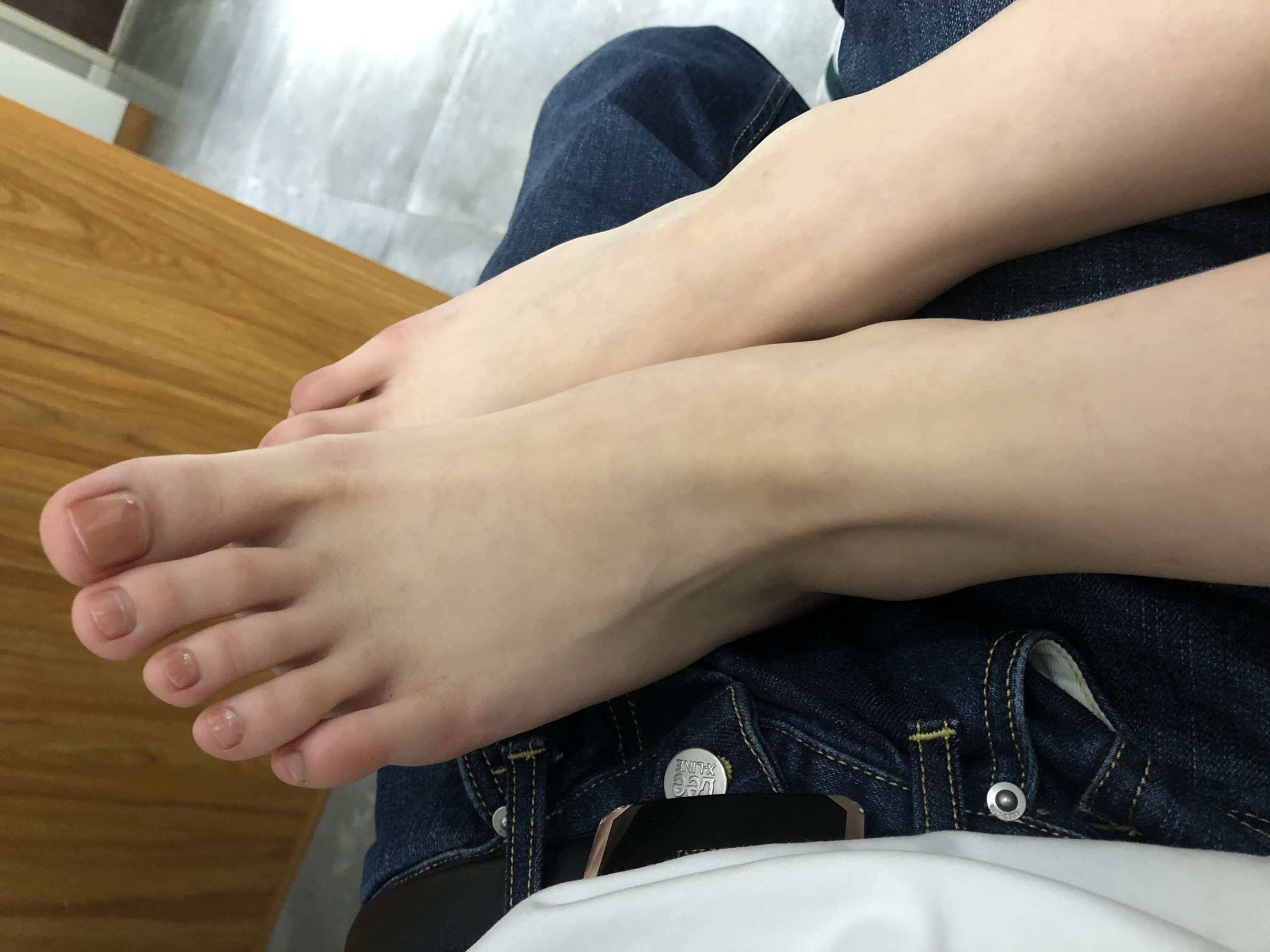 《少女的大脚丫》作品图