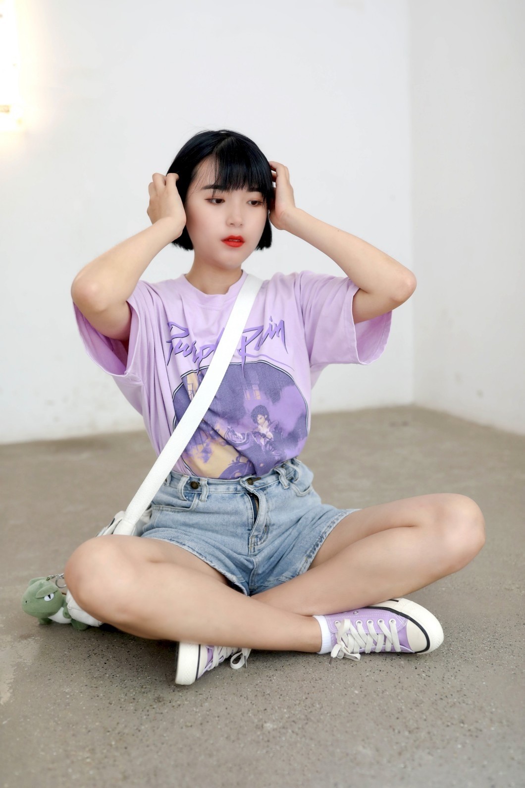 《帆布鞋の脏棉袜脚》作品图