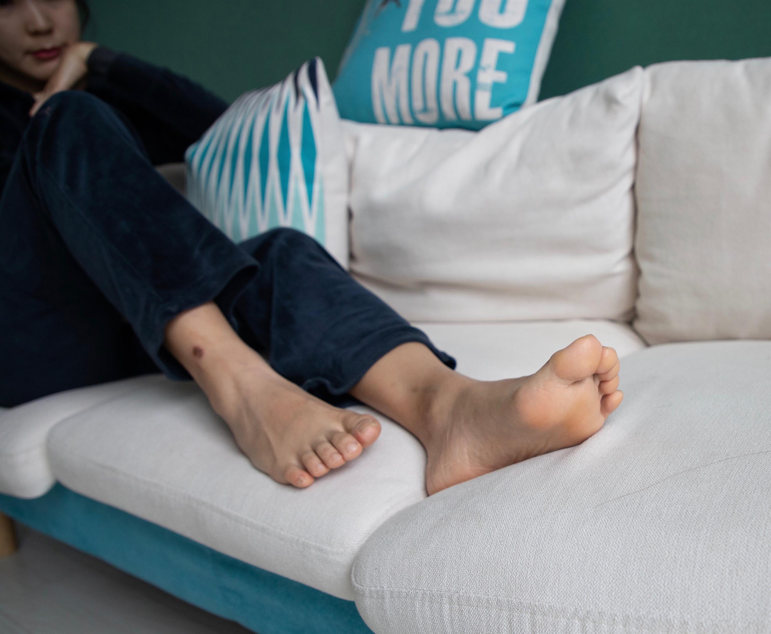 《脏脏的板鞋の棉袜脚+视频1个》作品图