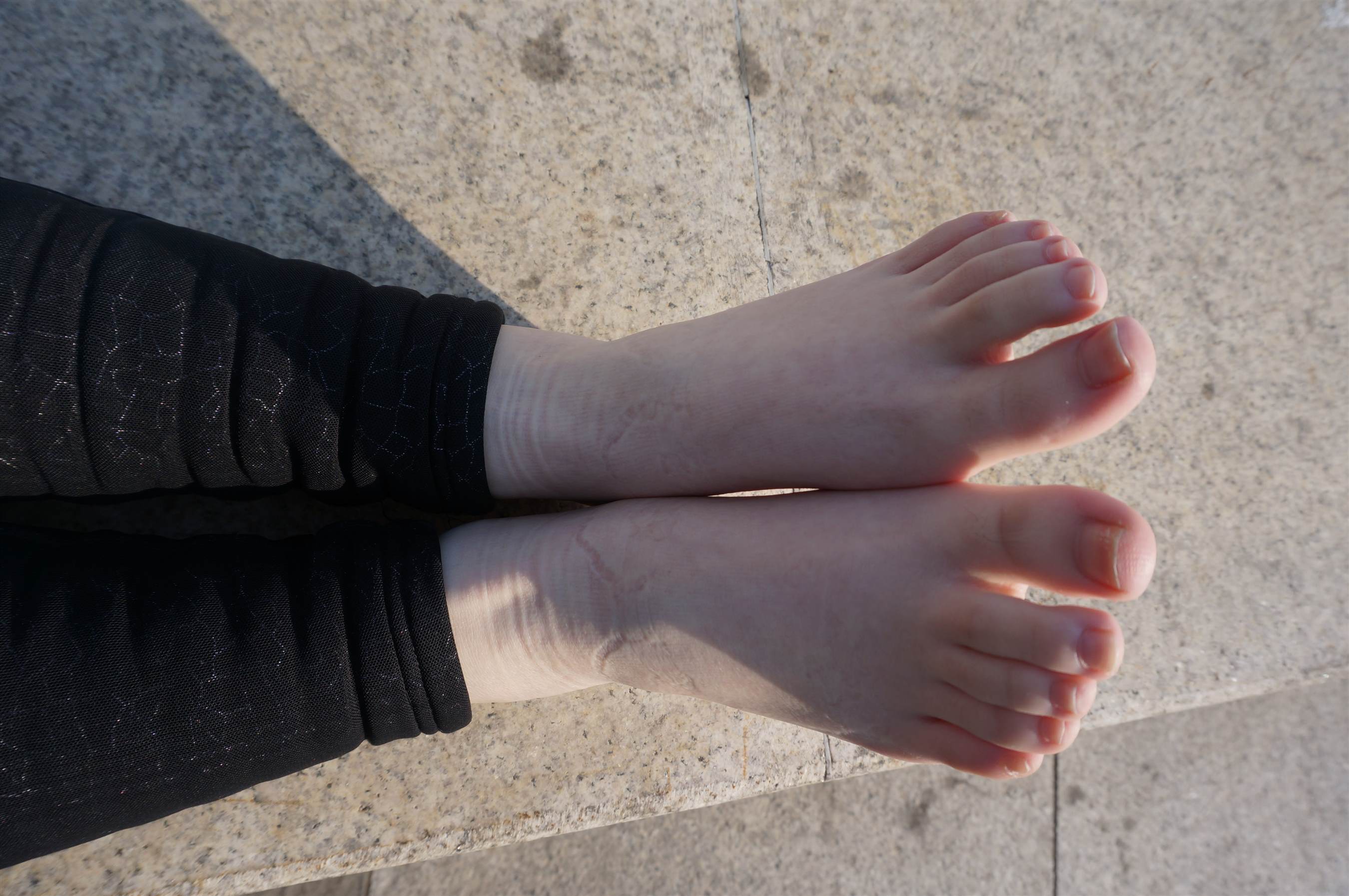 《刘老师的别致袜子+【视频1个百度网盘下载】》作品图