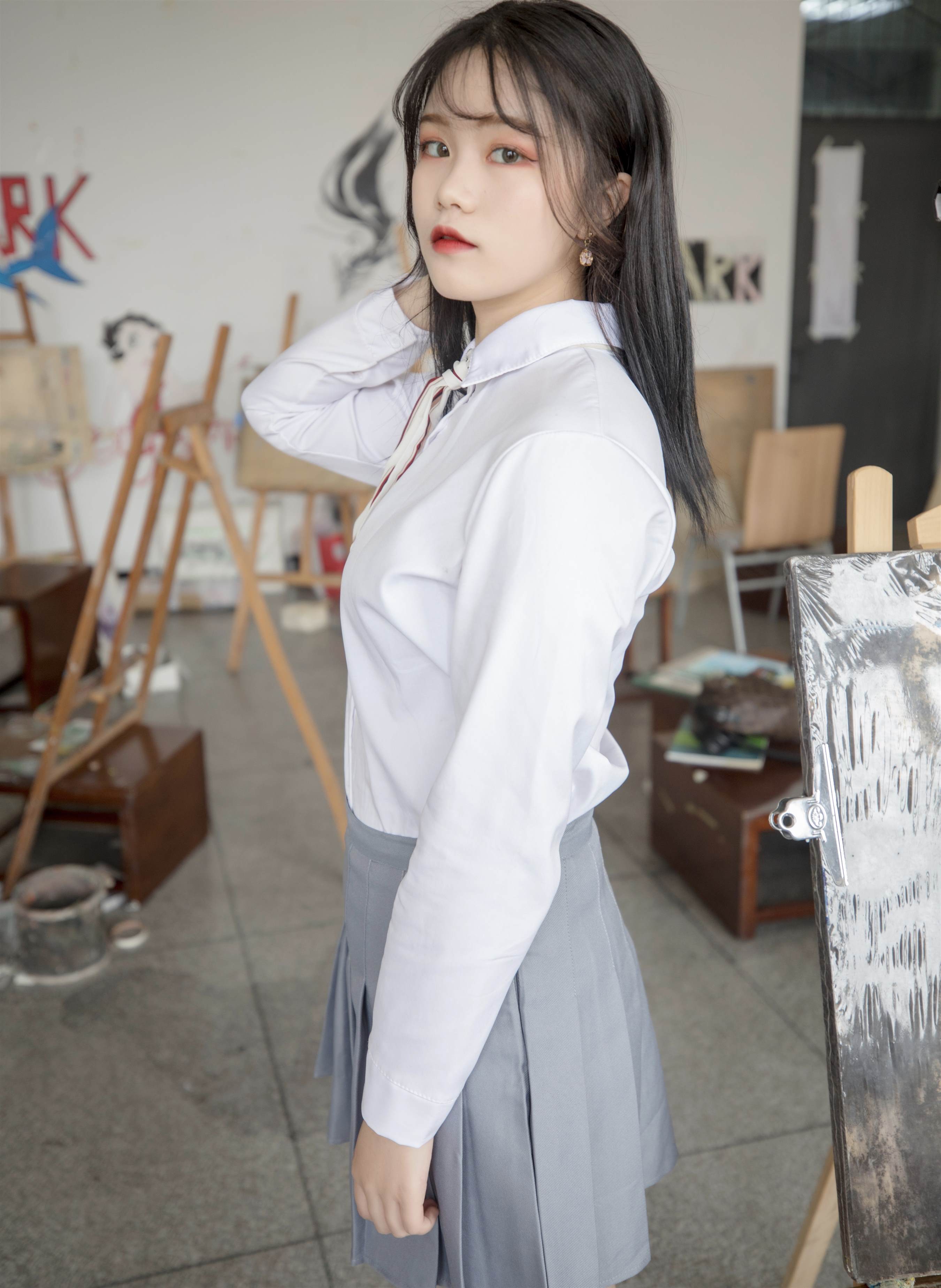 《画室里的丝袜脚丫》作品图