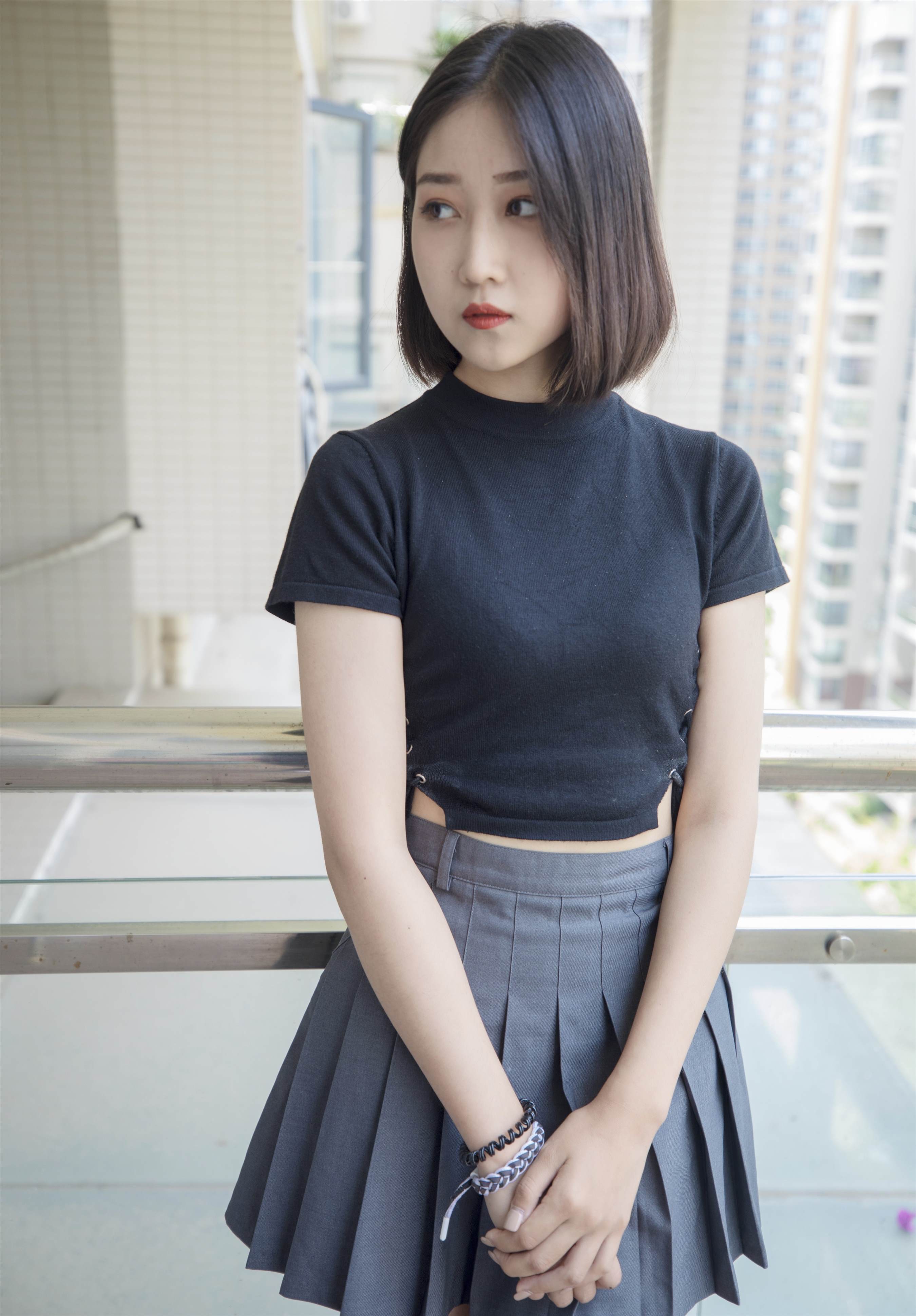 《小脏鞋の丝袜脚丫》作品图