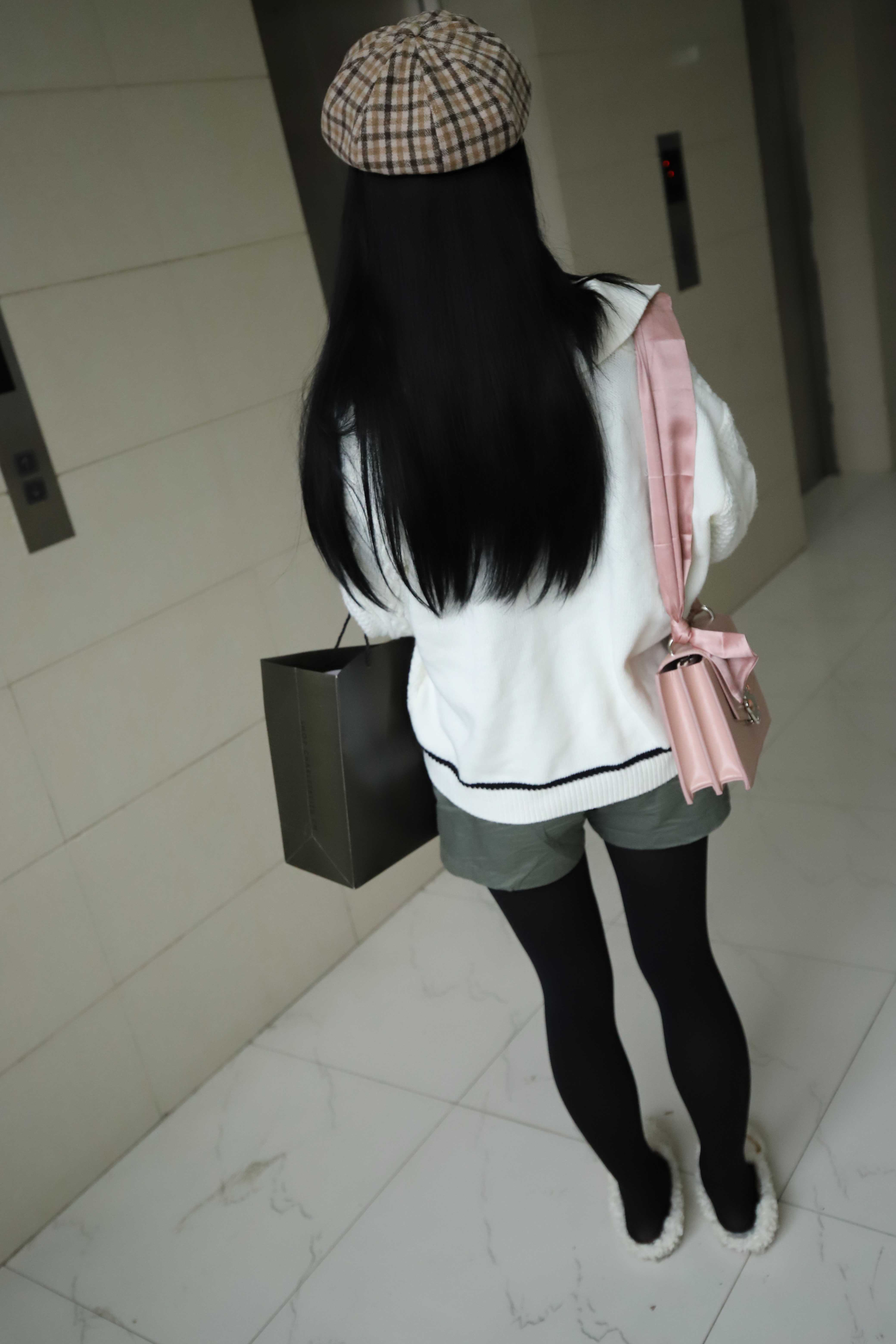 《学姐多套袜子脚丫》作品图