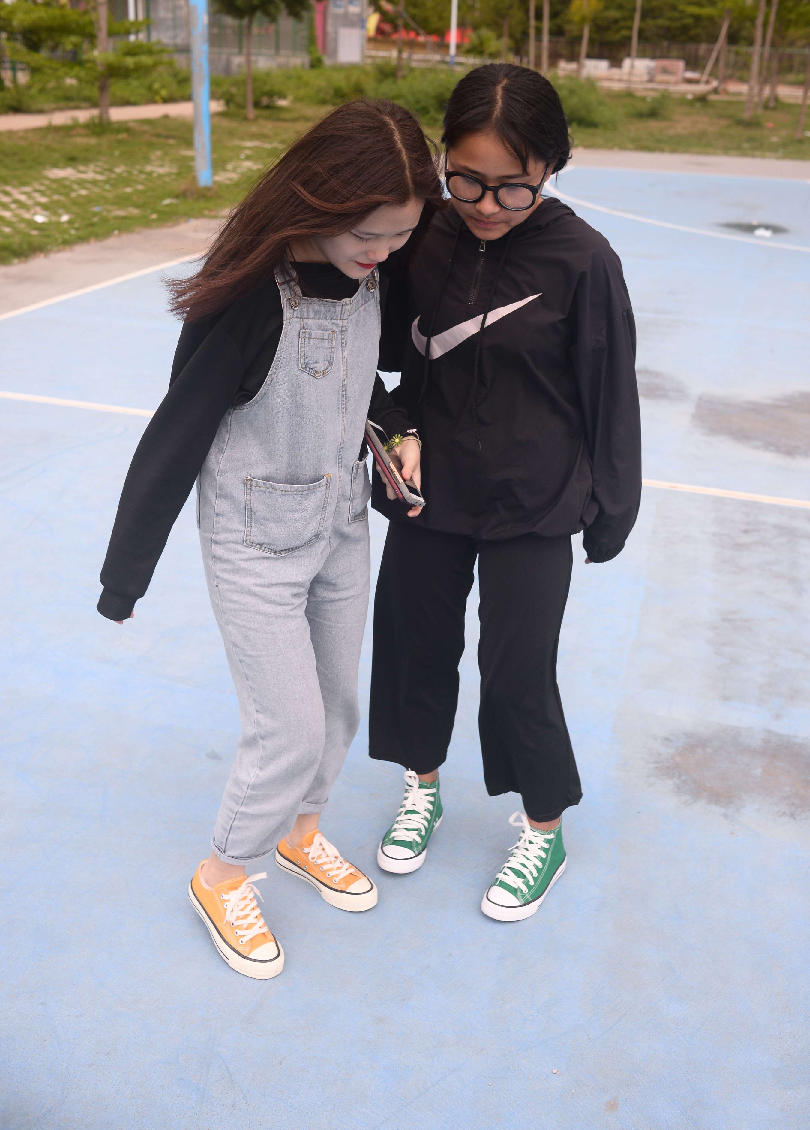 《温妤&小惠少女 温暖的春 》作品图