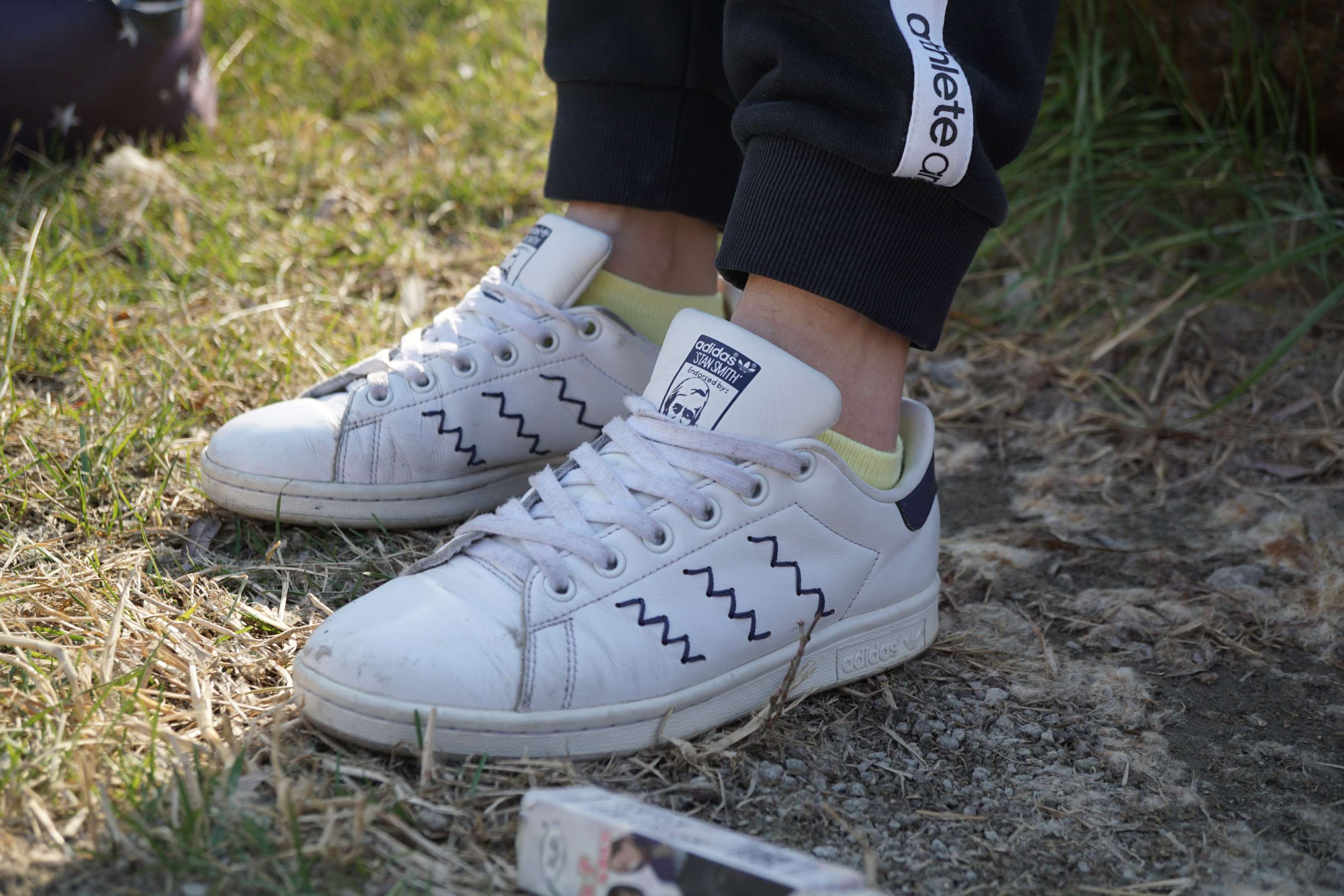 《公园石头上的希子师妹》作品图