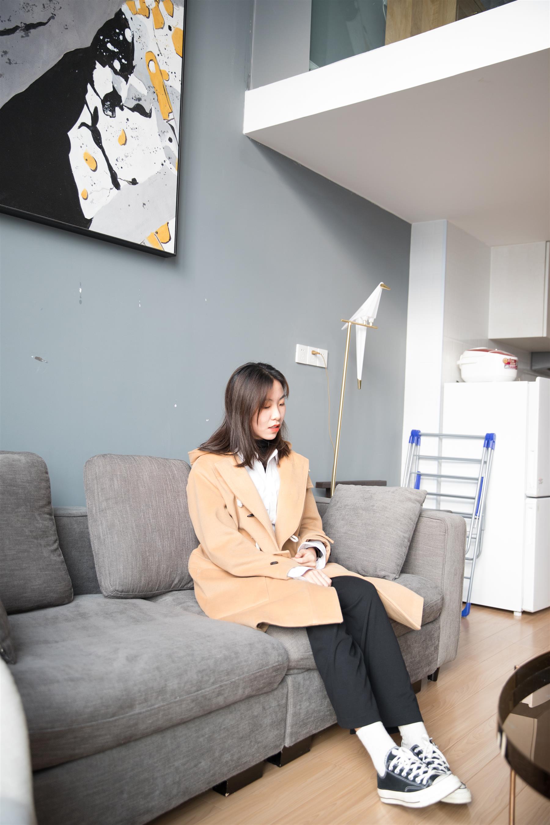 《公寓里的小姐姐》作品图