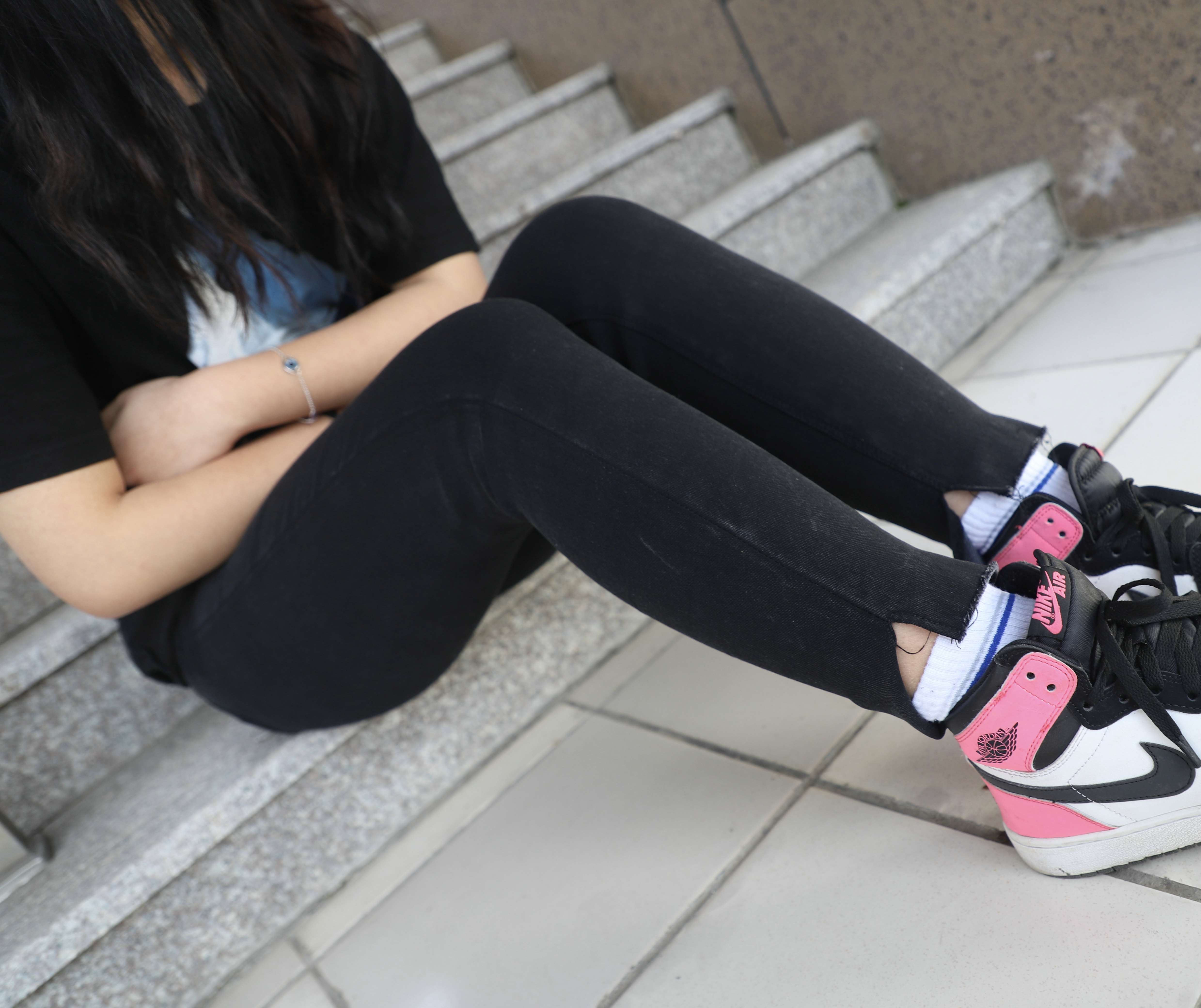 《休闲裤の球鞋白棉袜脚》作品图