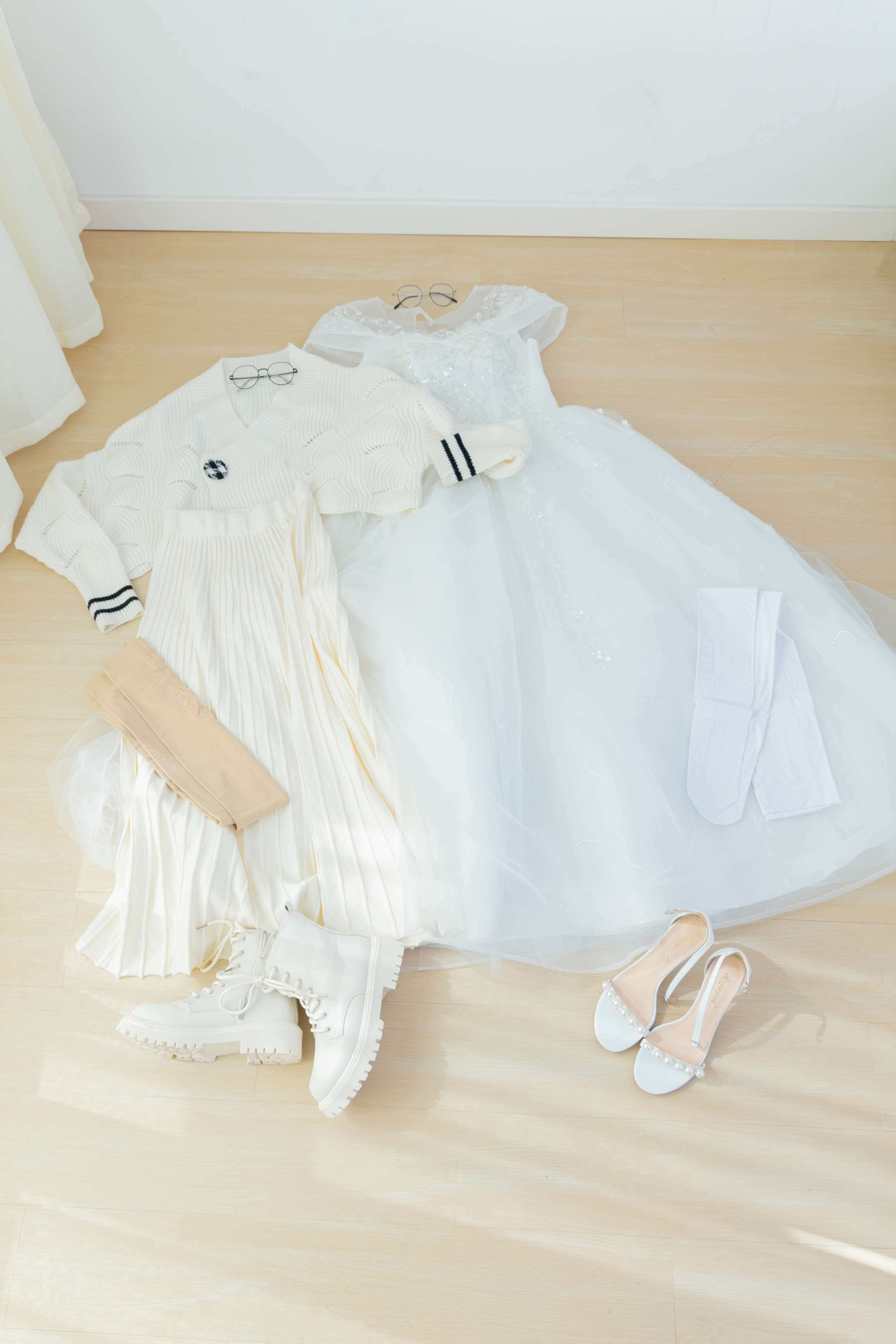 《茯苓&欢欢-高跟鞋、马丁靴、厚白丝、厚肉丝、瑜伽动作、挠脚剧情、婚纱》作品图