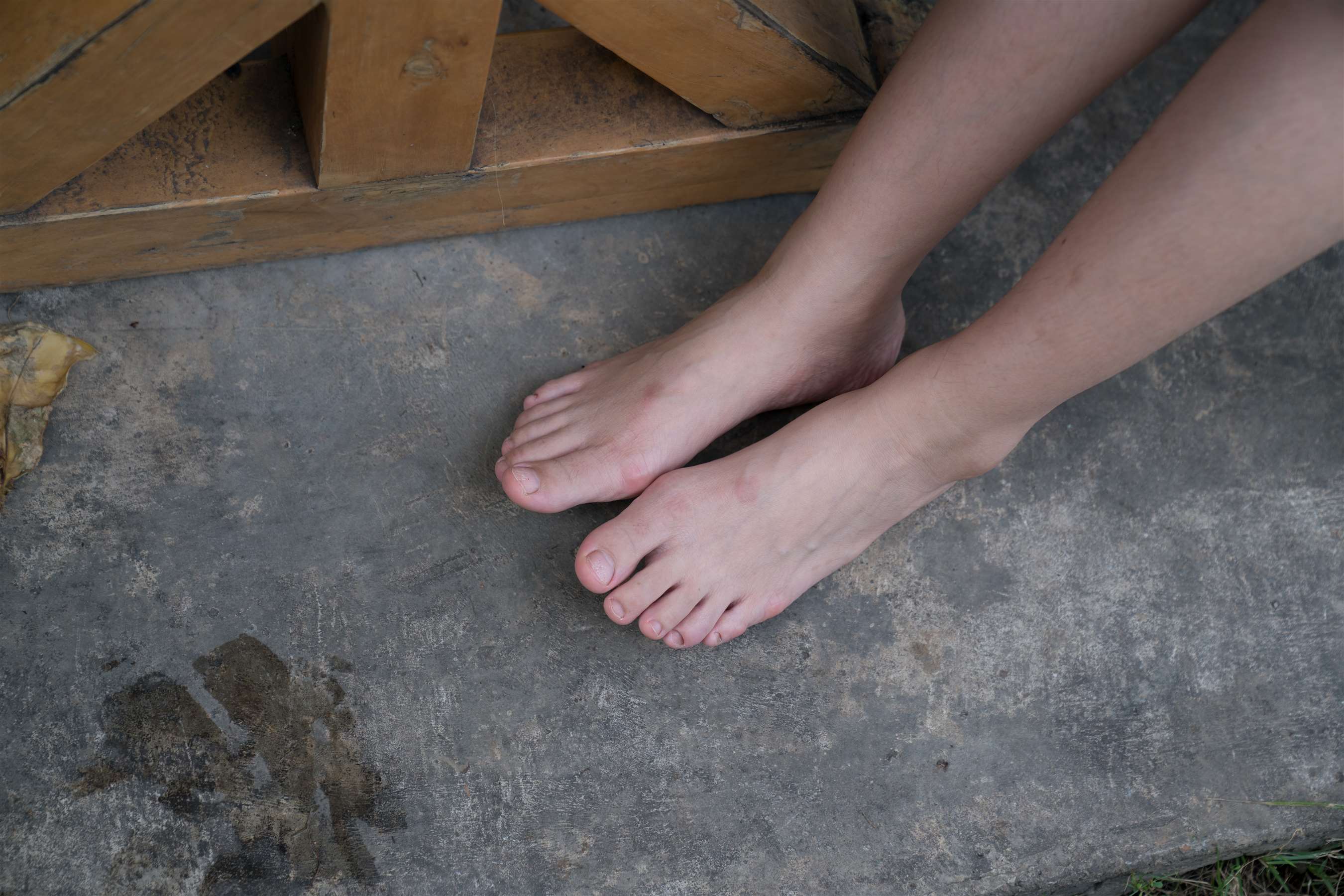 《不愿意拍丝足的女孩阿周》作品图