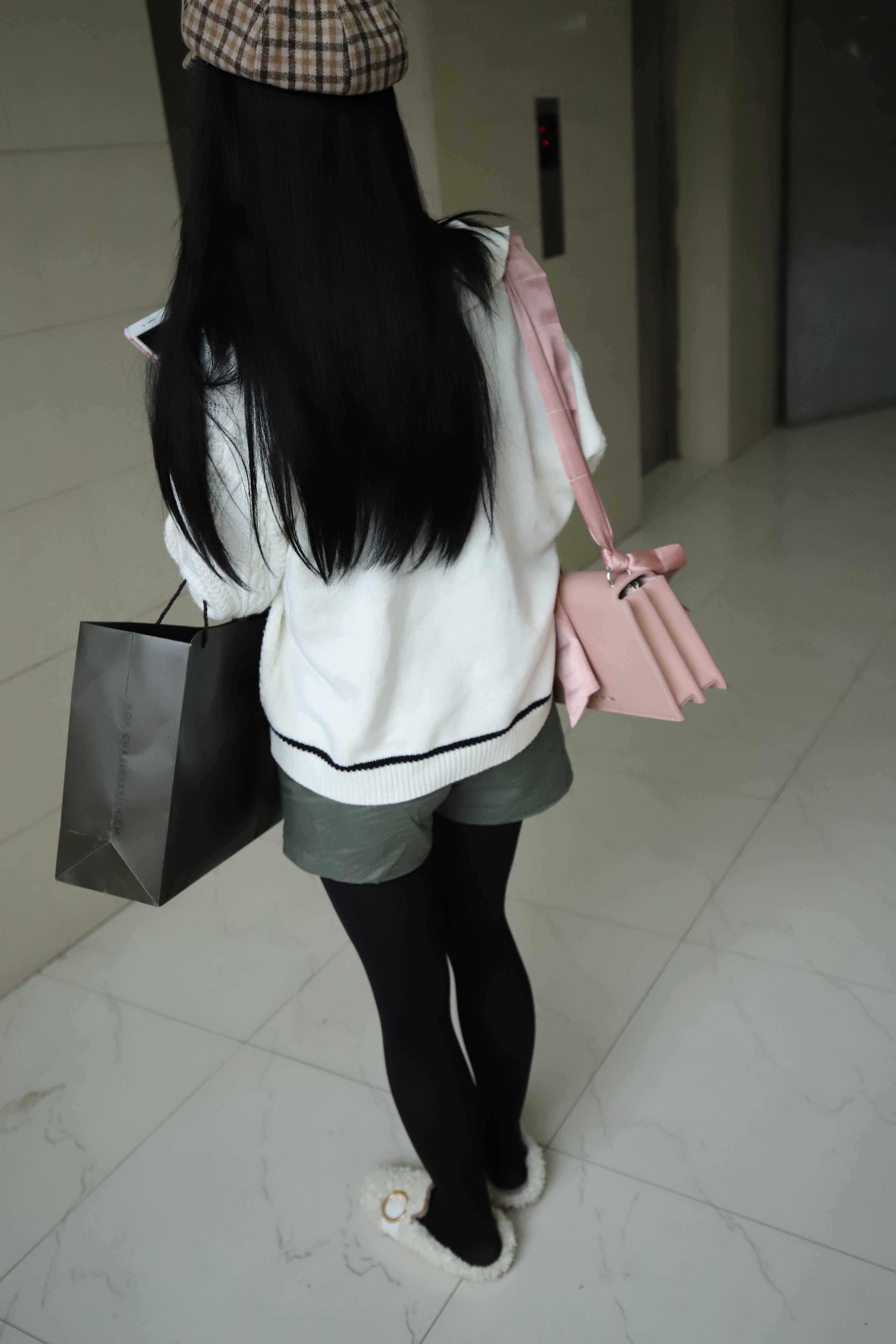 《学姐多套袜子脚丫》作品图