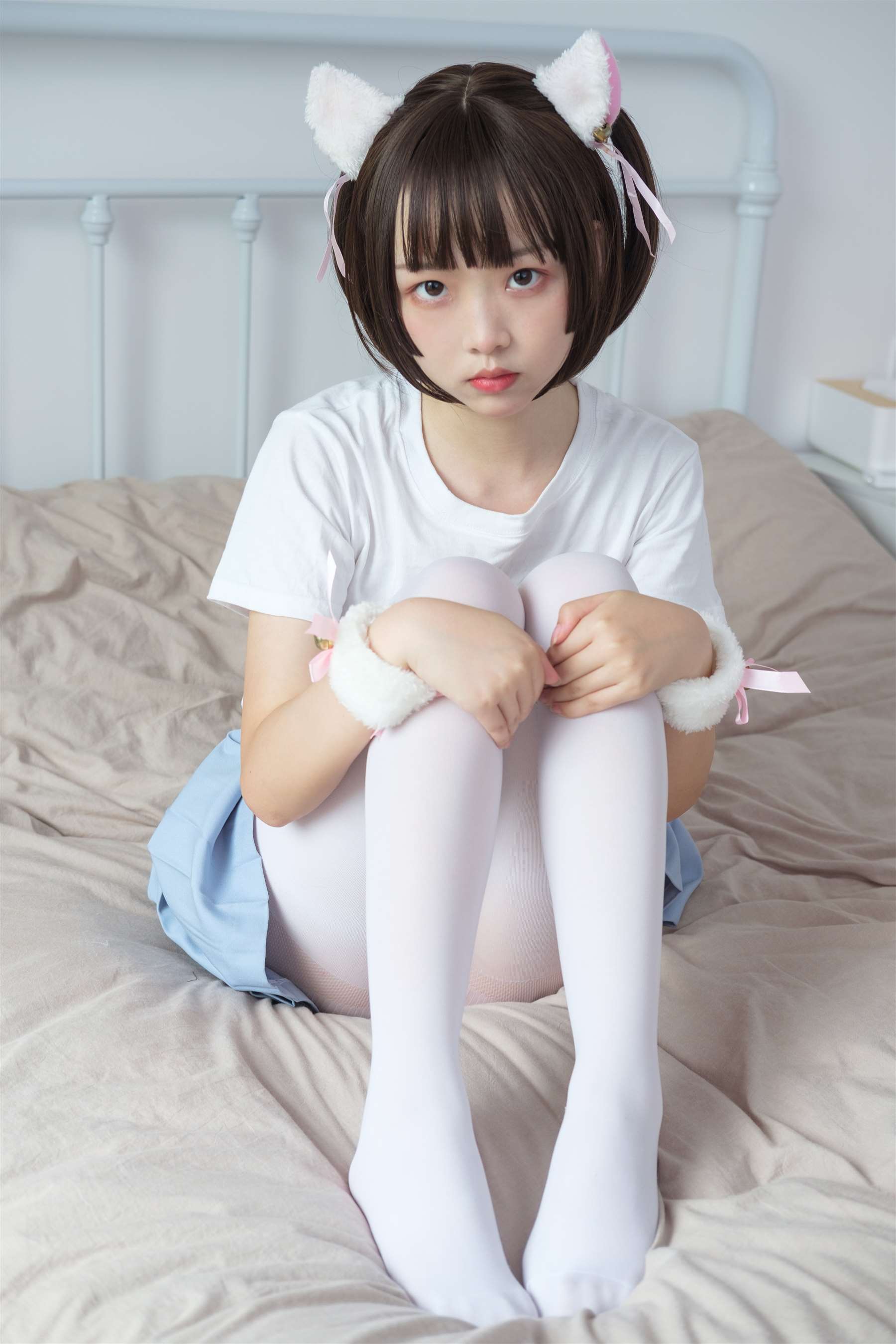 《猫系少女的白丝脚丫+视频1个》作品图