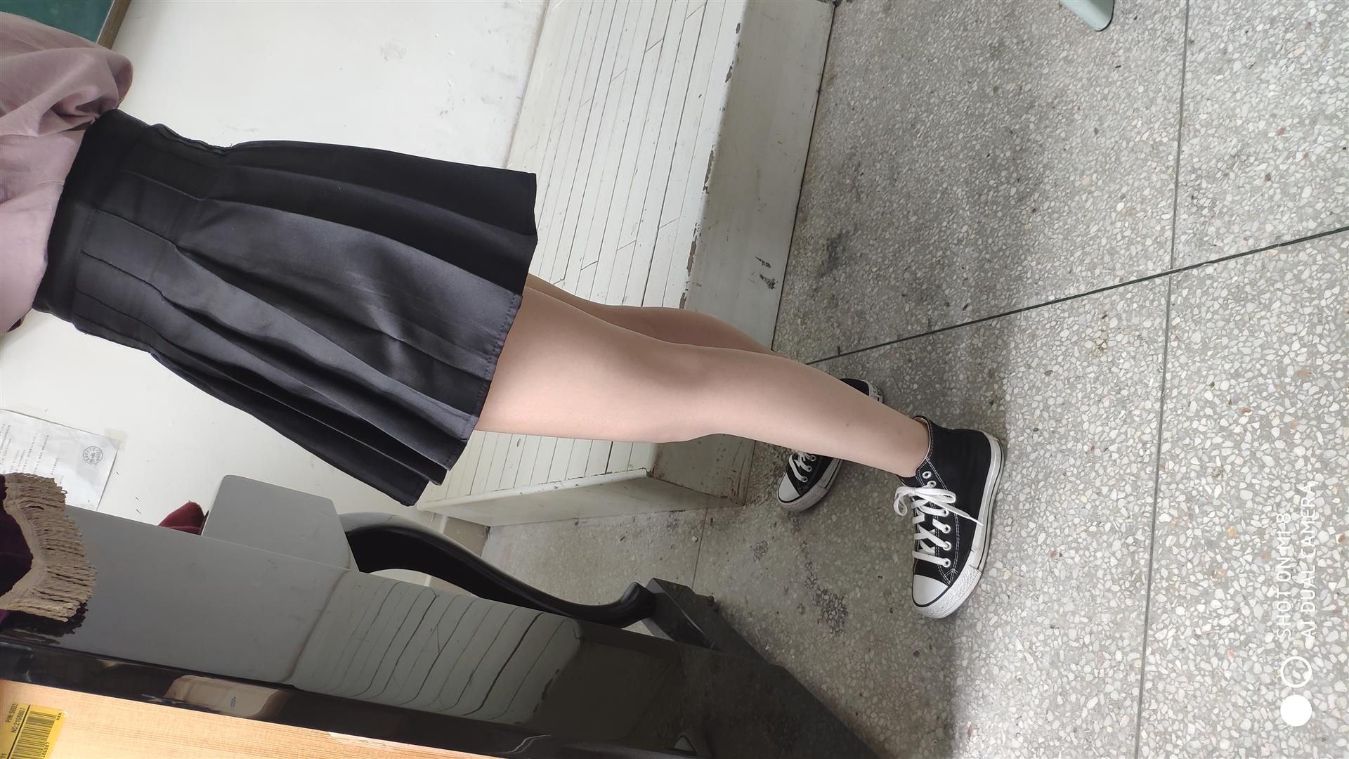 《教室里的帆布鞋の丝袜脚丫+2个视频》作品图