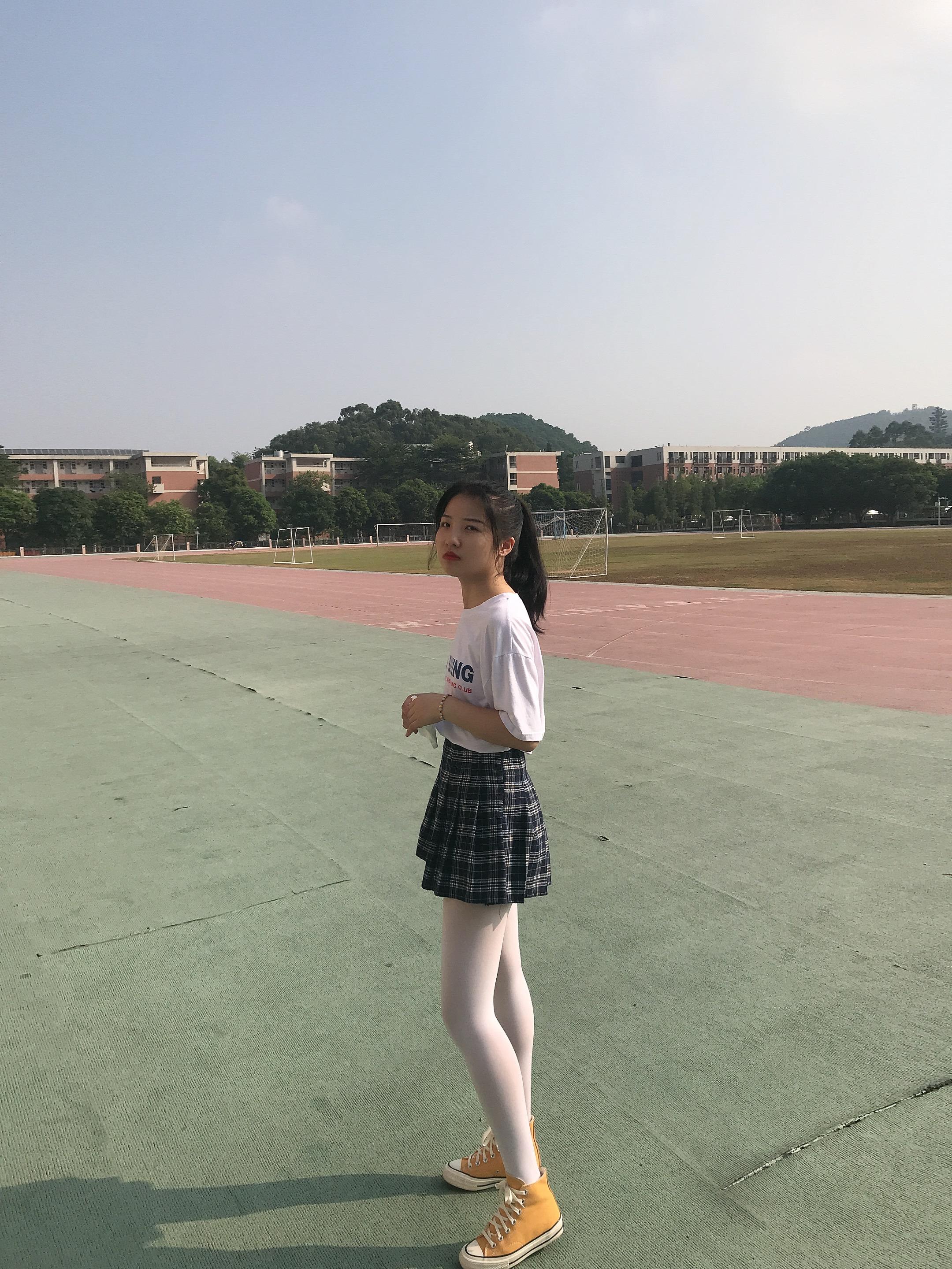 《操场丝袜の高帮帆布鞋+4个视频》作品图