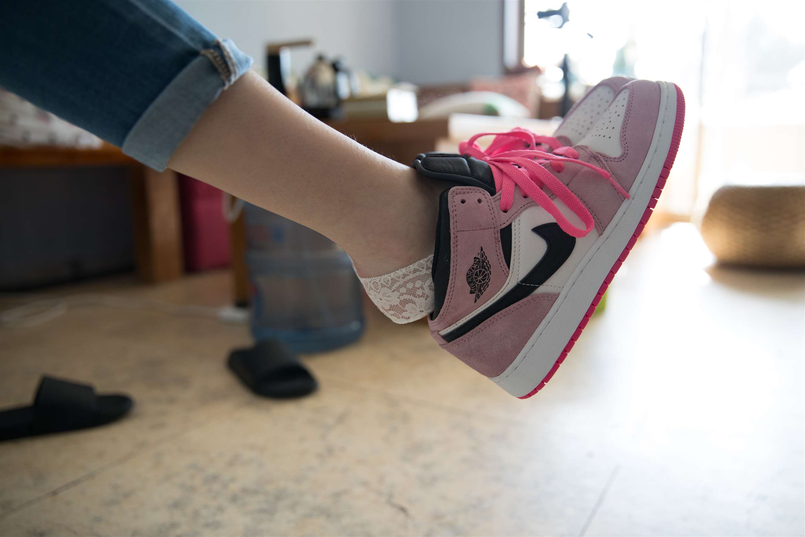 《八分牛仔の船袜脚【视频1个网盘下载】》作品图