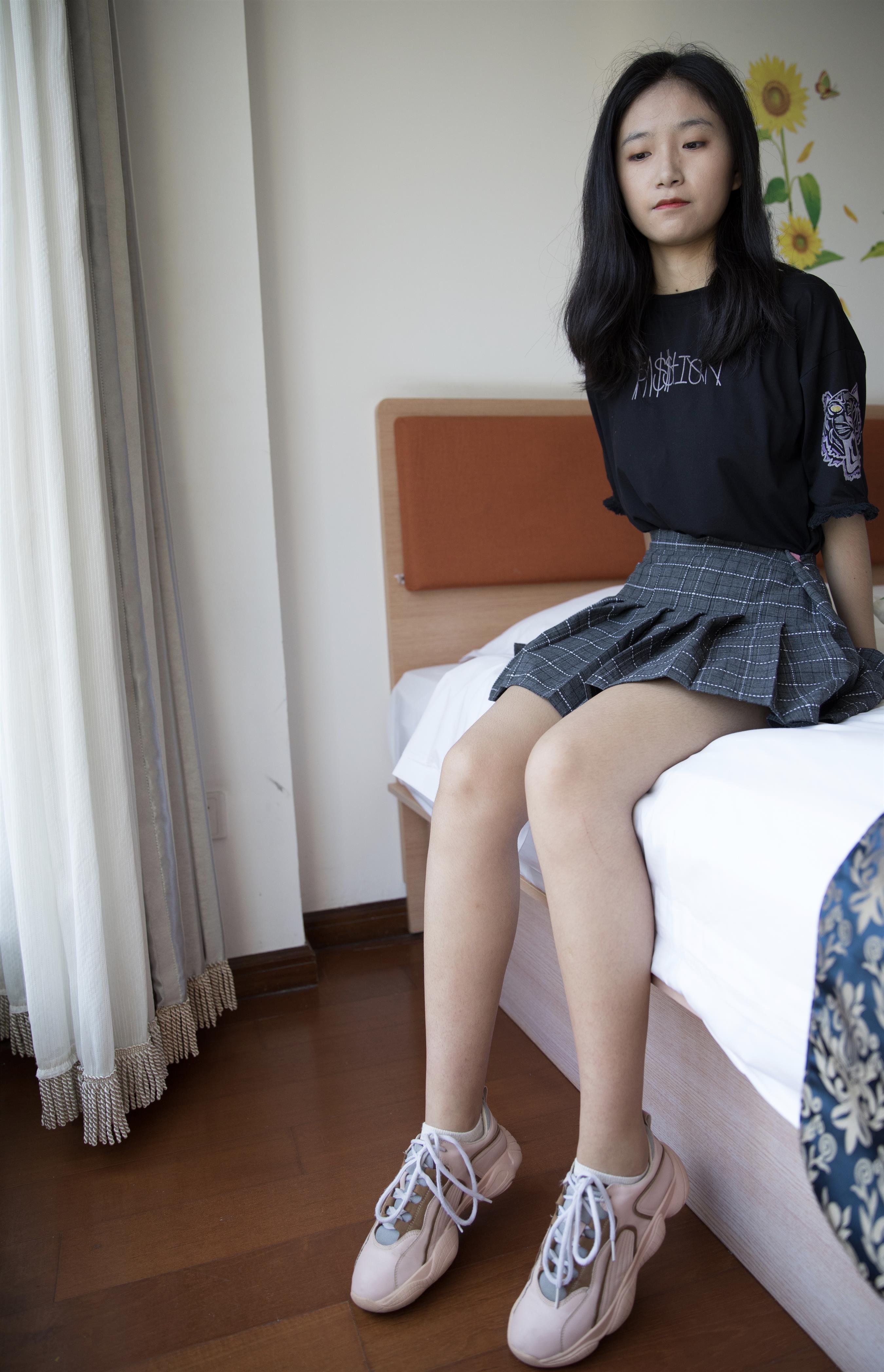 《高腰百褶裙の棉袜脚丫+视频1个》作品图